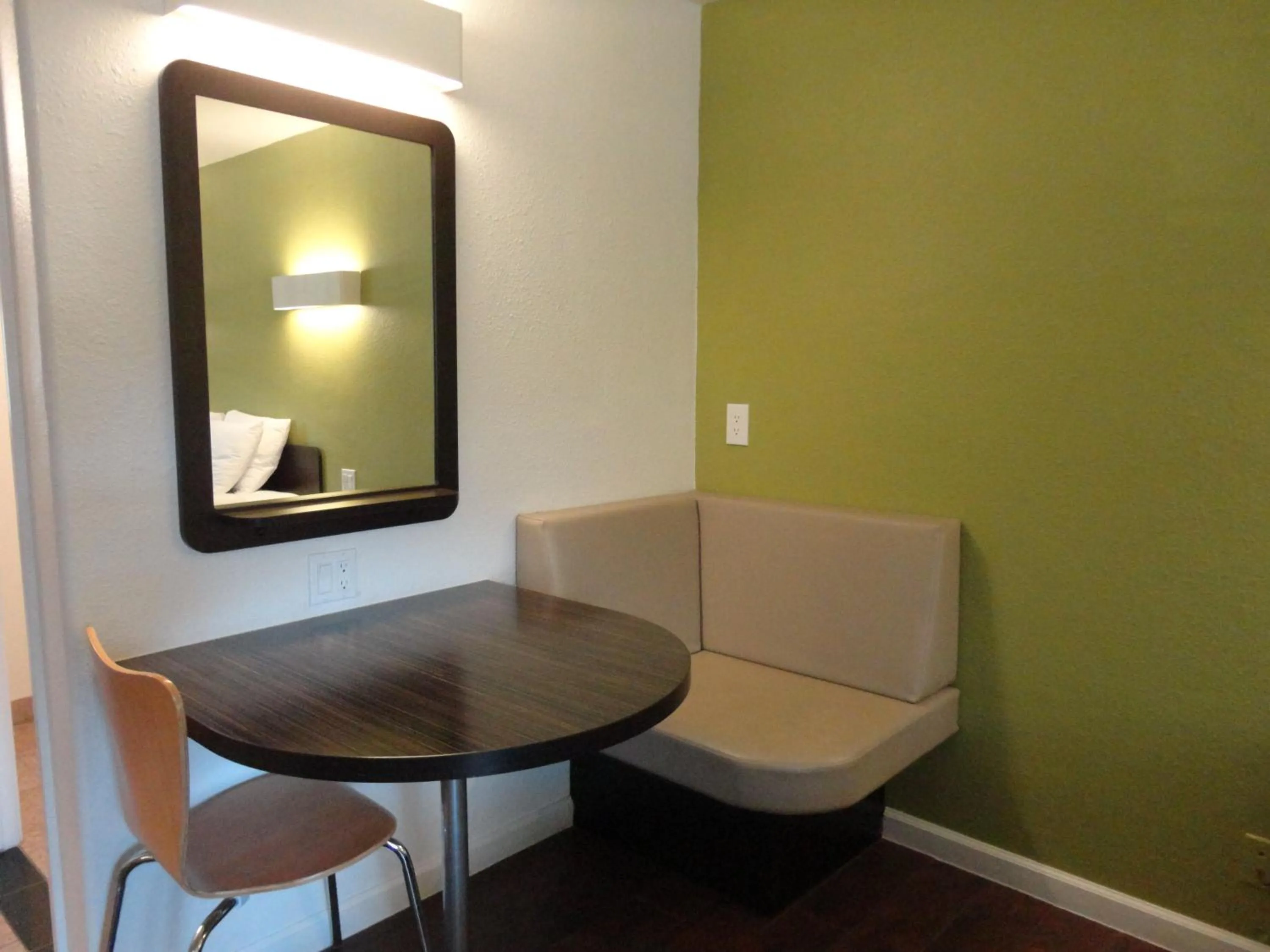 Dining area, Seating Area in Motel 6 - Downtown Monterey