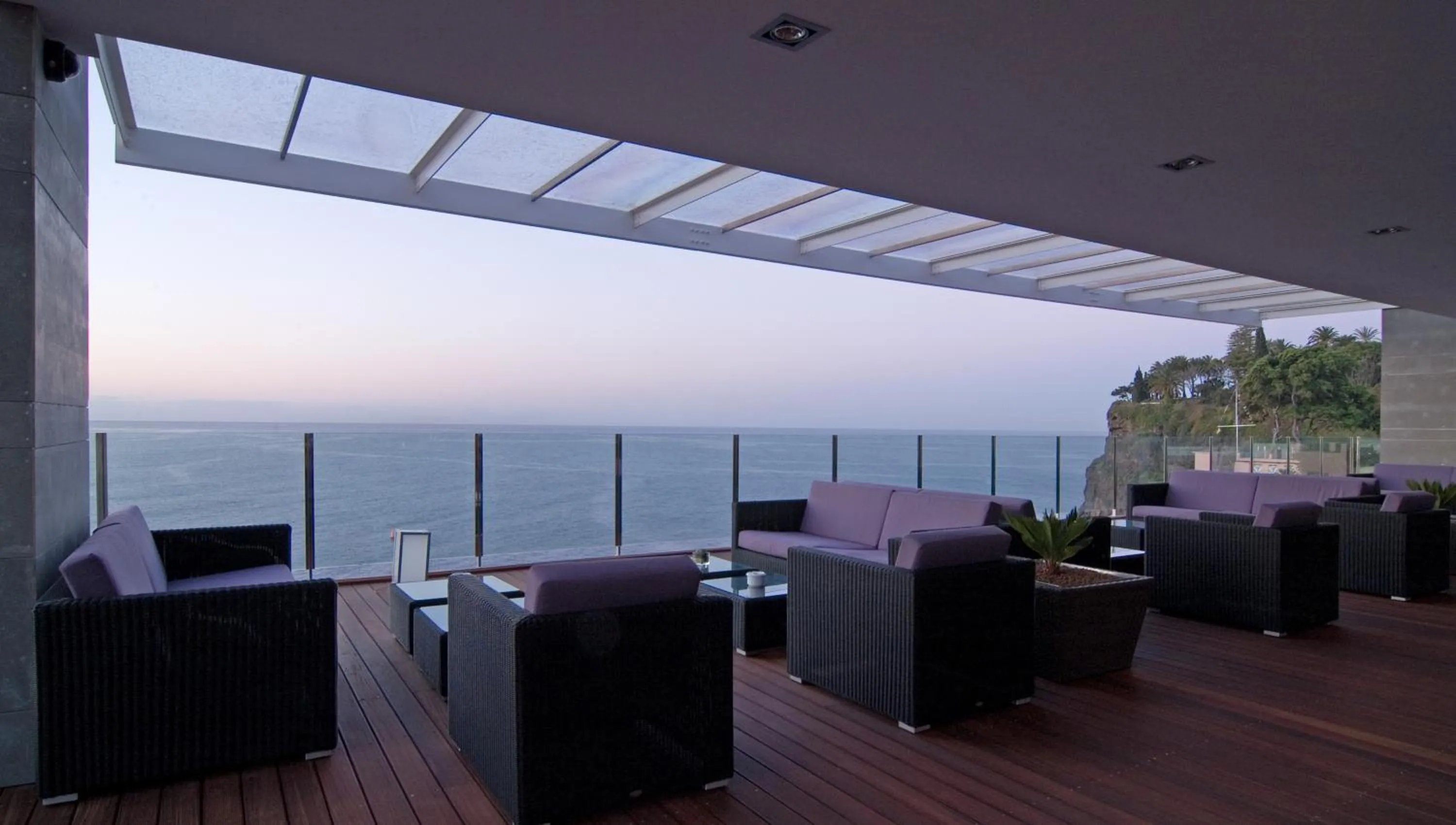 Lounge or bar in Pestana Carlton Madeira Ocean Resort Hotel