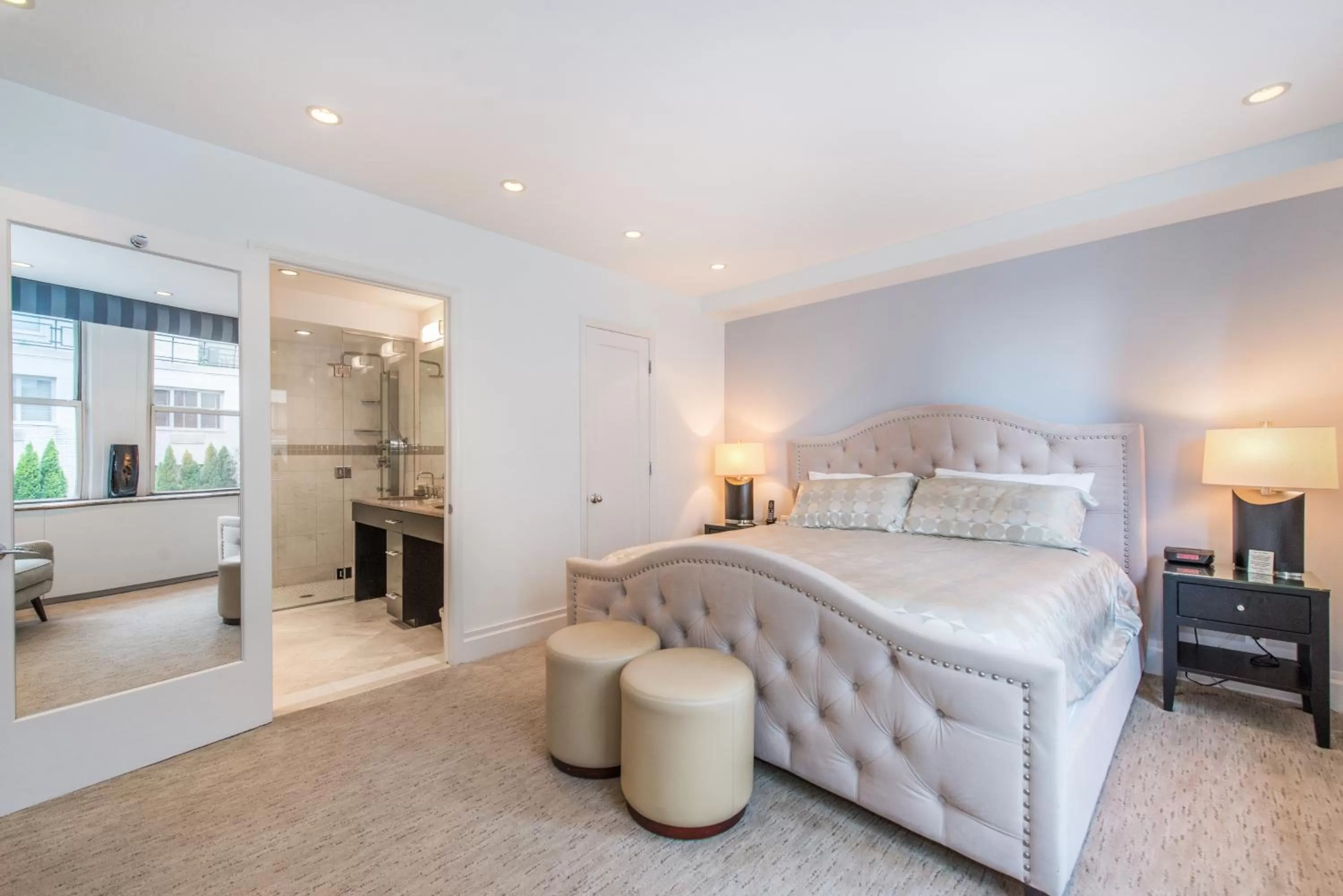 Bedroom, Bed in Lombardy Hotel