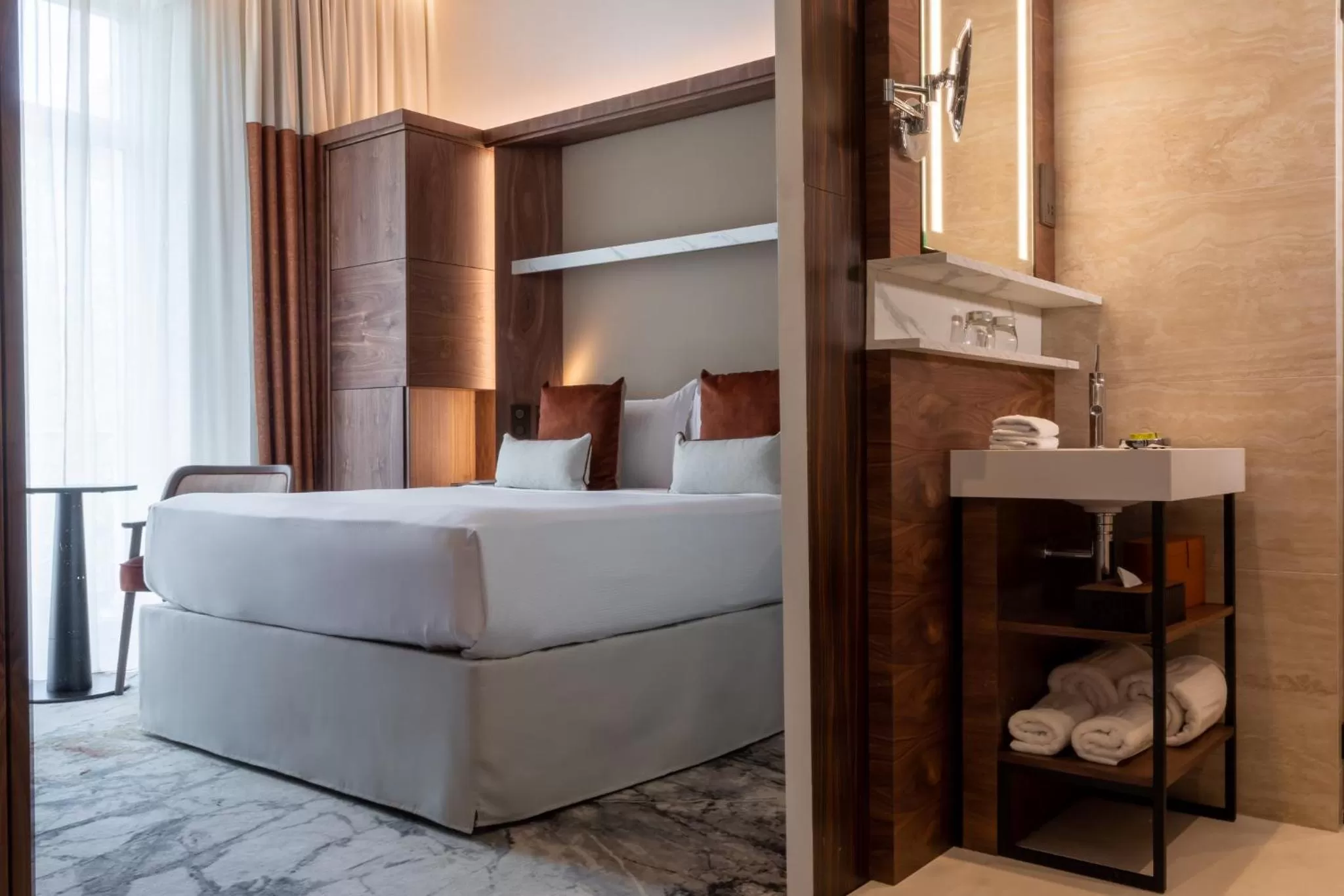 Photo of the whole room, Bed in InterContinental Paris Champs Elysées Etoile by IHG