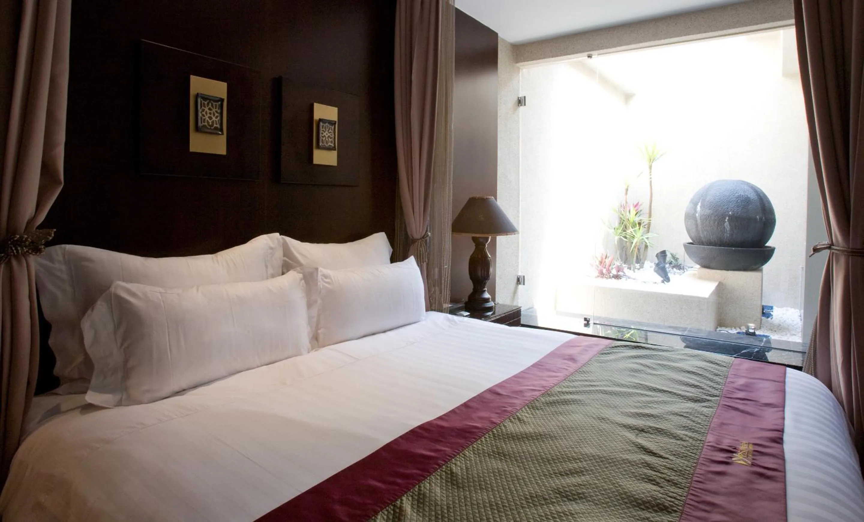 bunk bed, Bed in Yes Motel