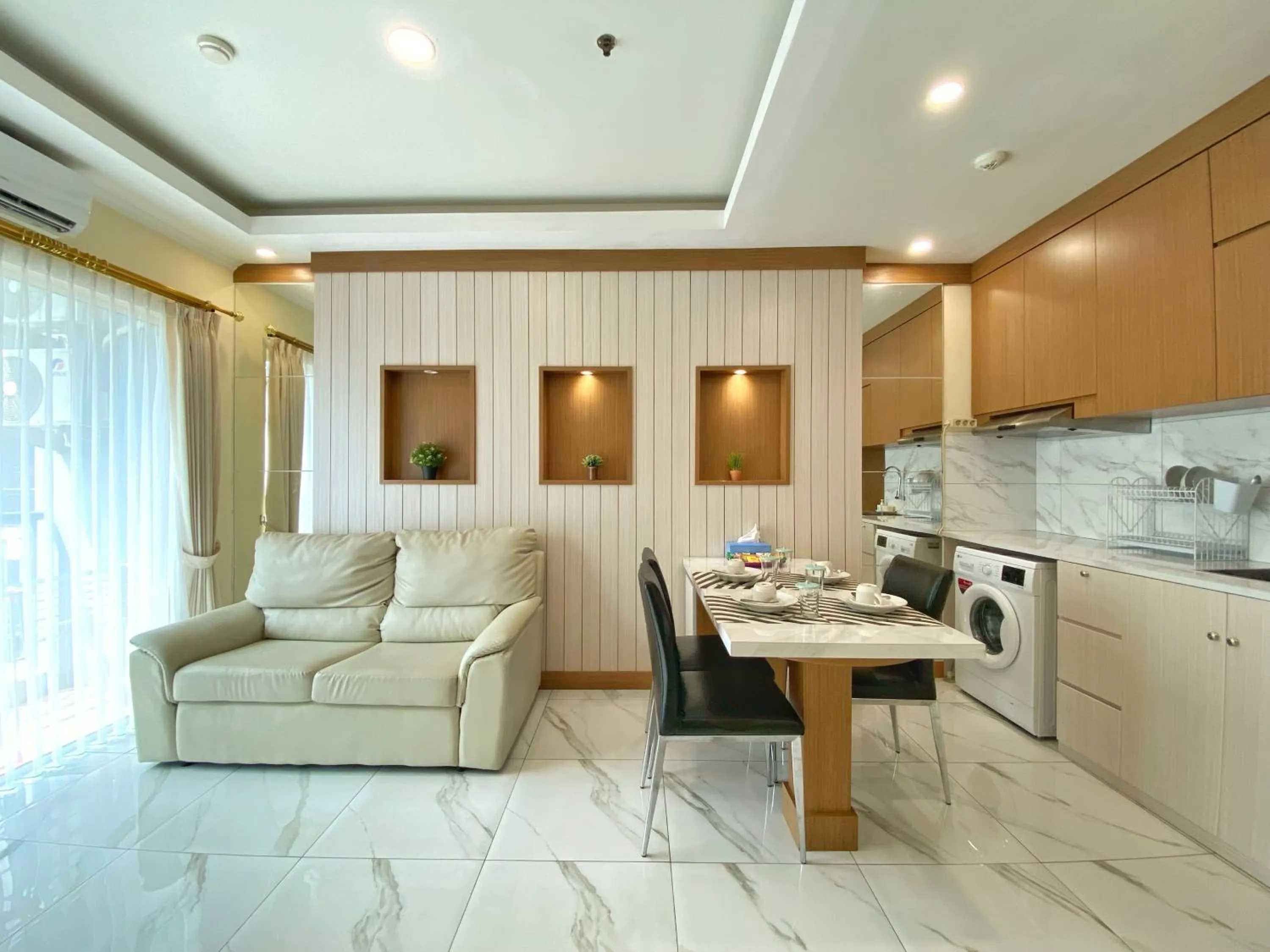 Ravarine Suite Apartment