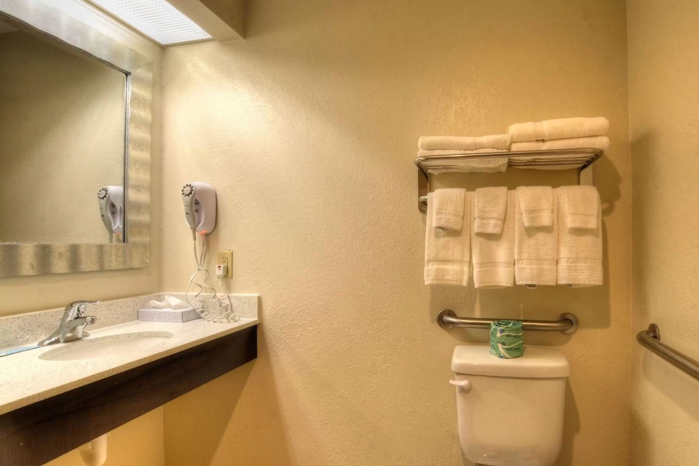 King Room with Balcony - Non-Smoking in Quality Inn Cherokee