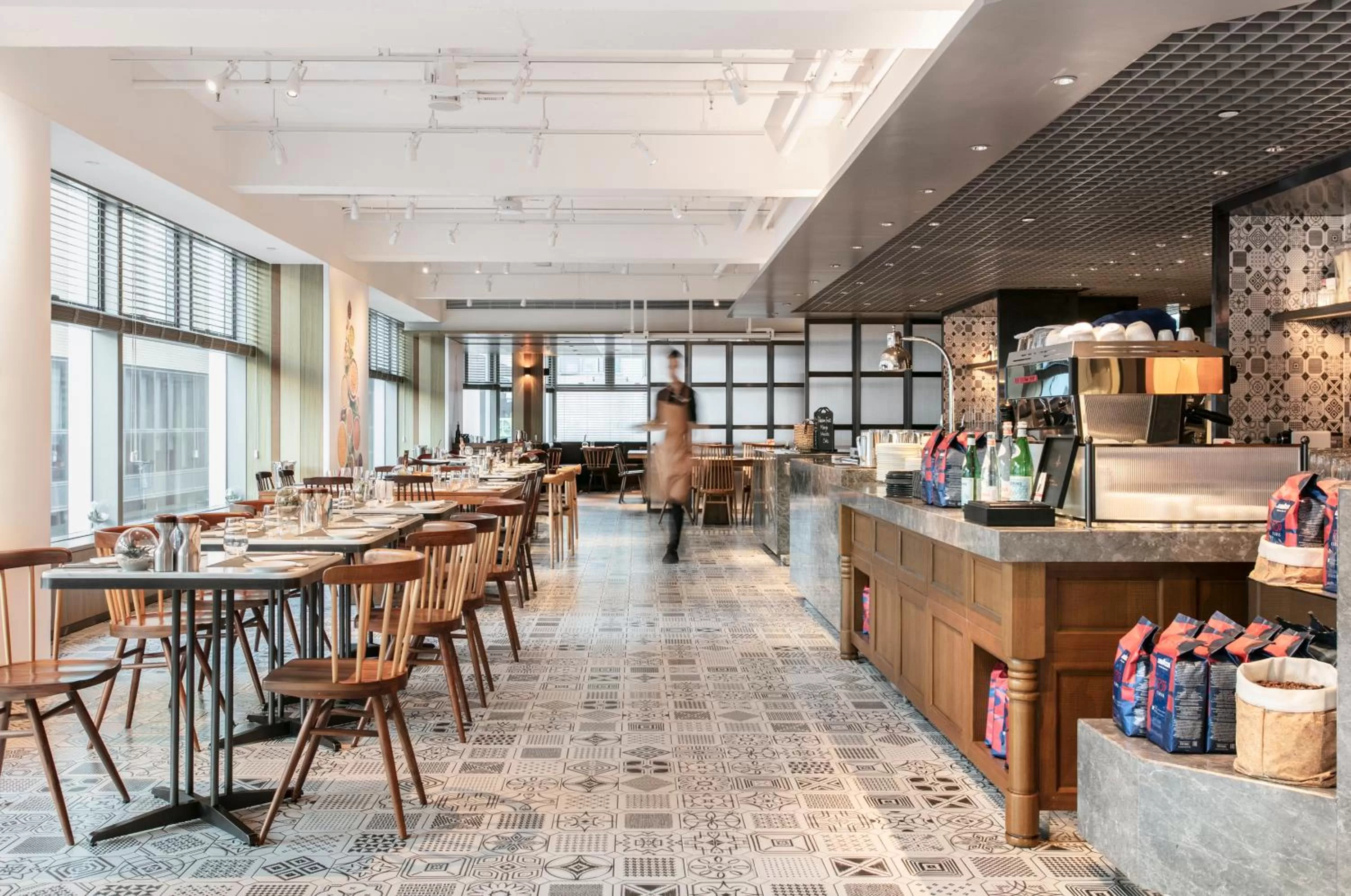 Restaurant/places to eat in Hotel Stage