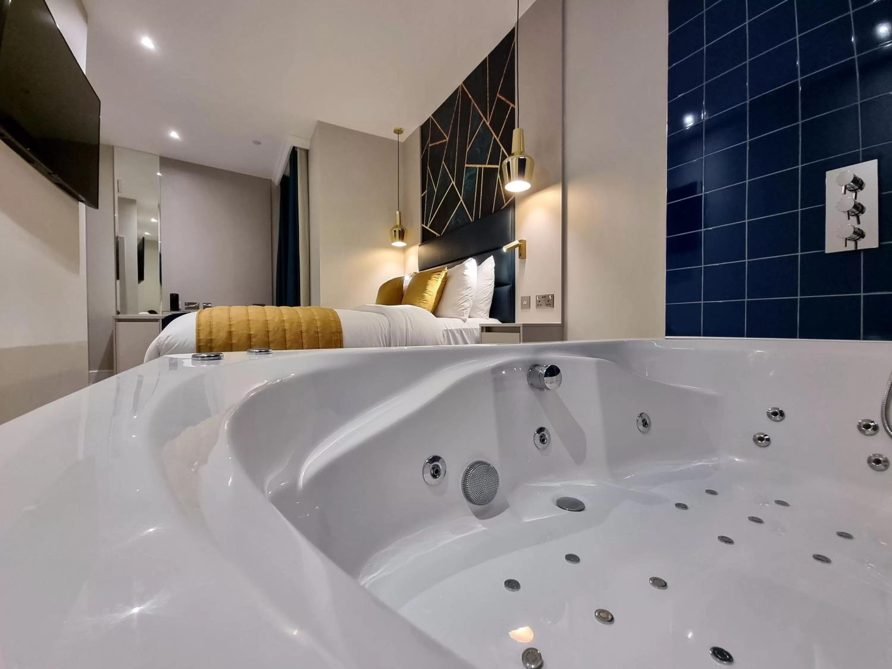 Photo of the whole room in NOX Edgware Road