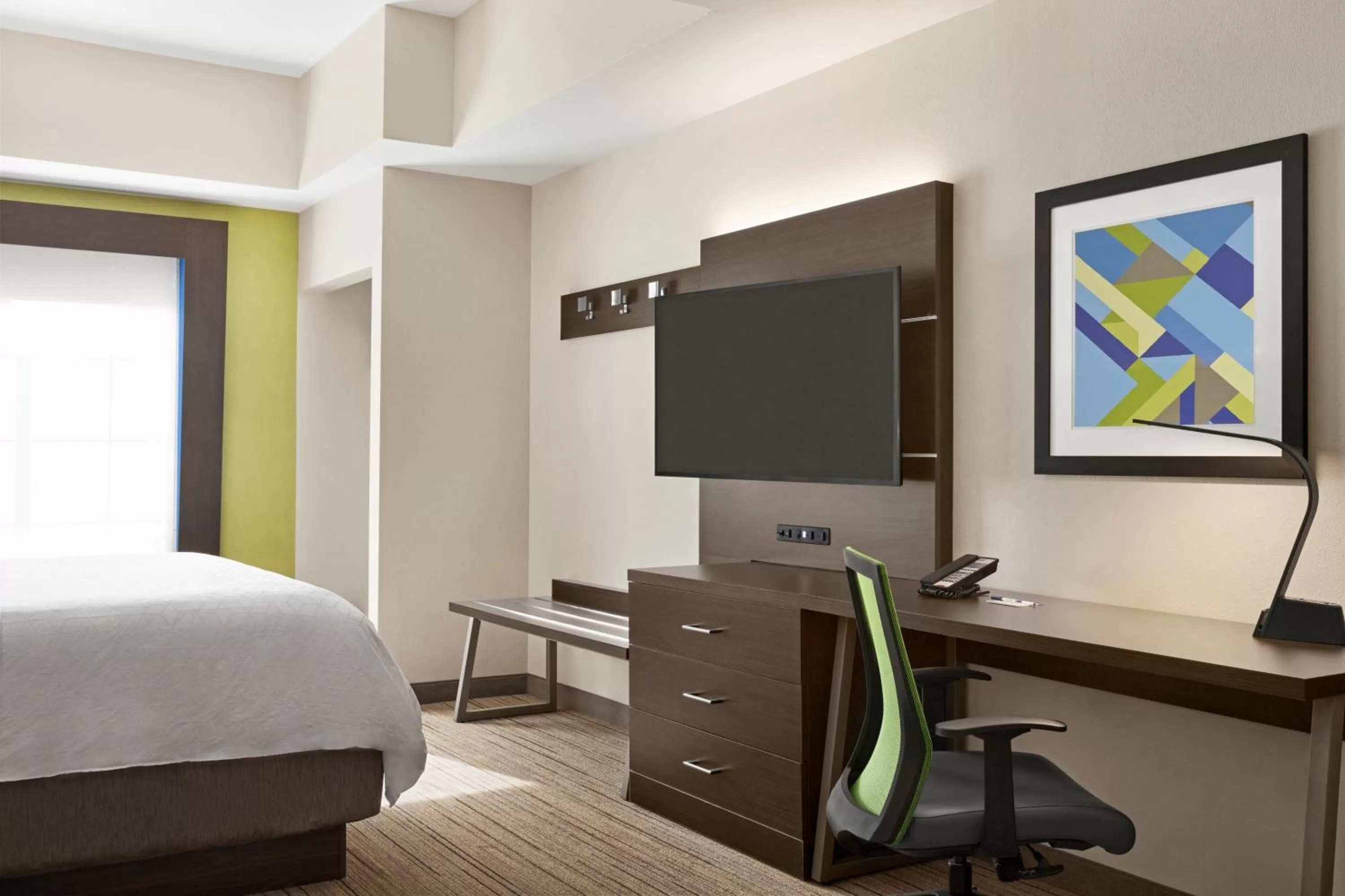 Photo of the whole room, Bed in Holiday Inn Express Hotel & Suites Durant by IHG