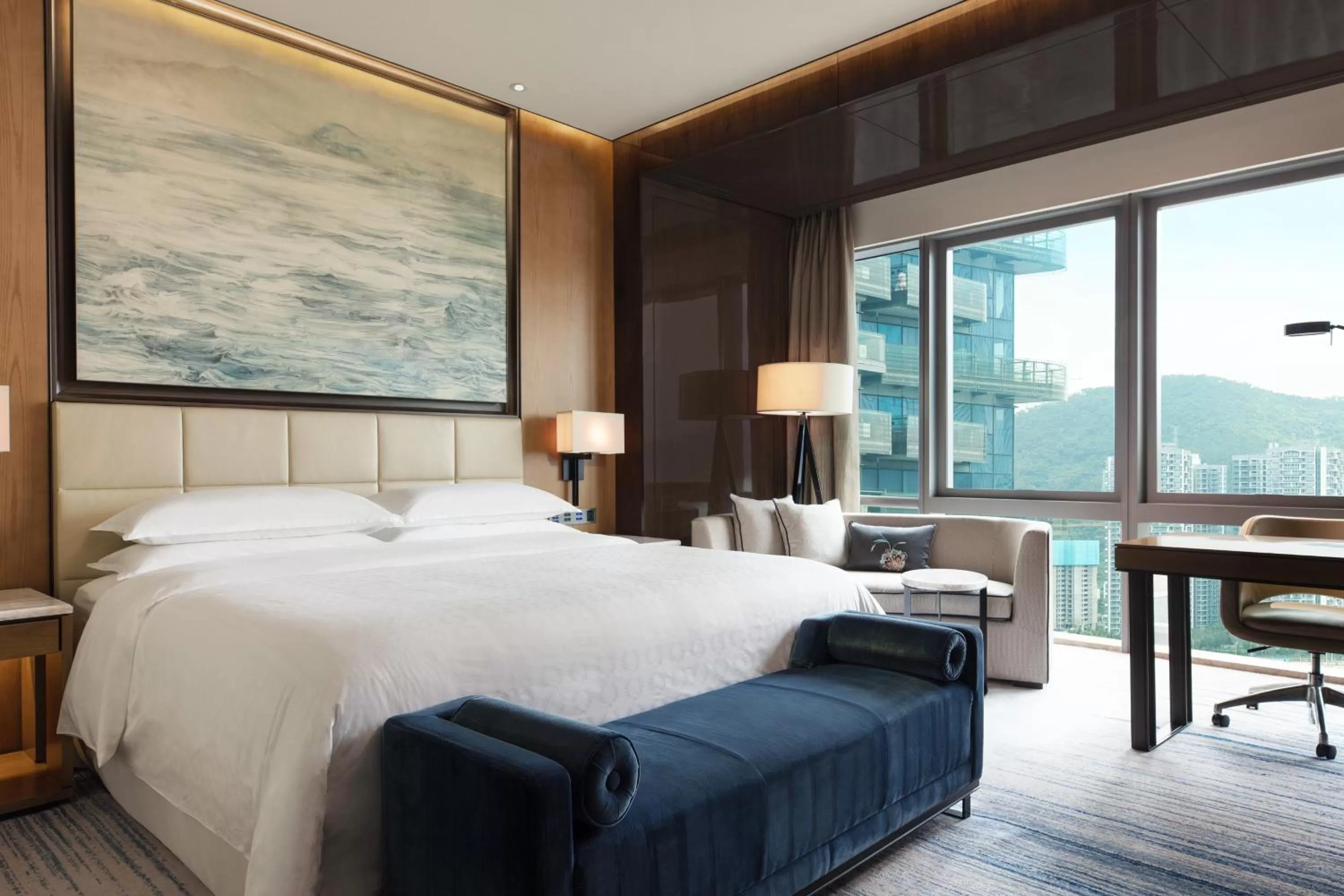 Bedroom, Bed in Sheraton Zhuhai Hotel