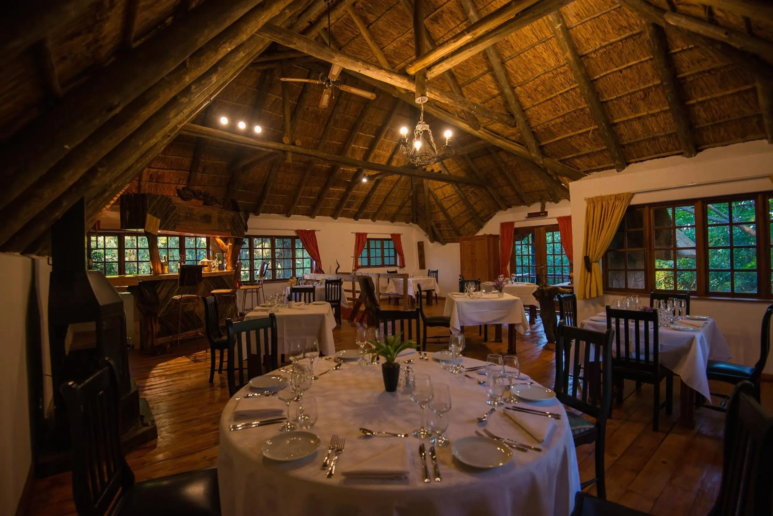 Restaurant/places to eat in Amadwala Lodge