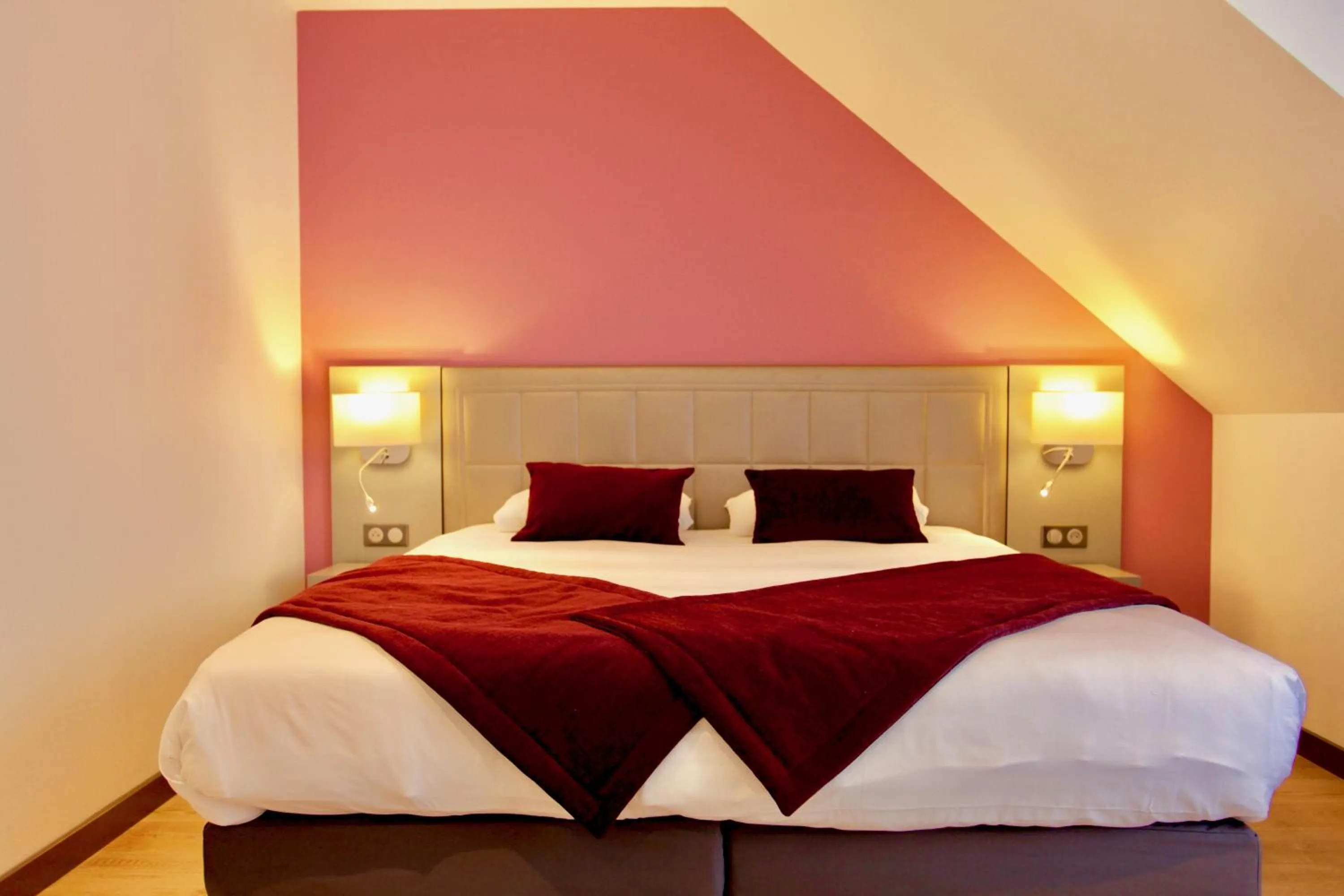 Bed in Logis Hôtel Restaurant Le Moulin de la Coudre