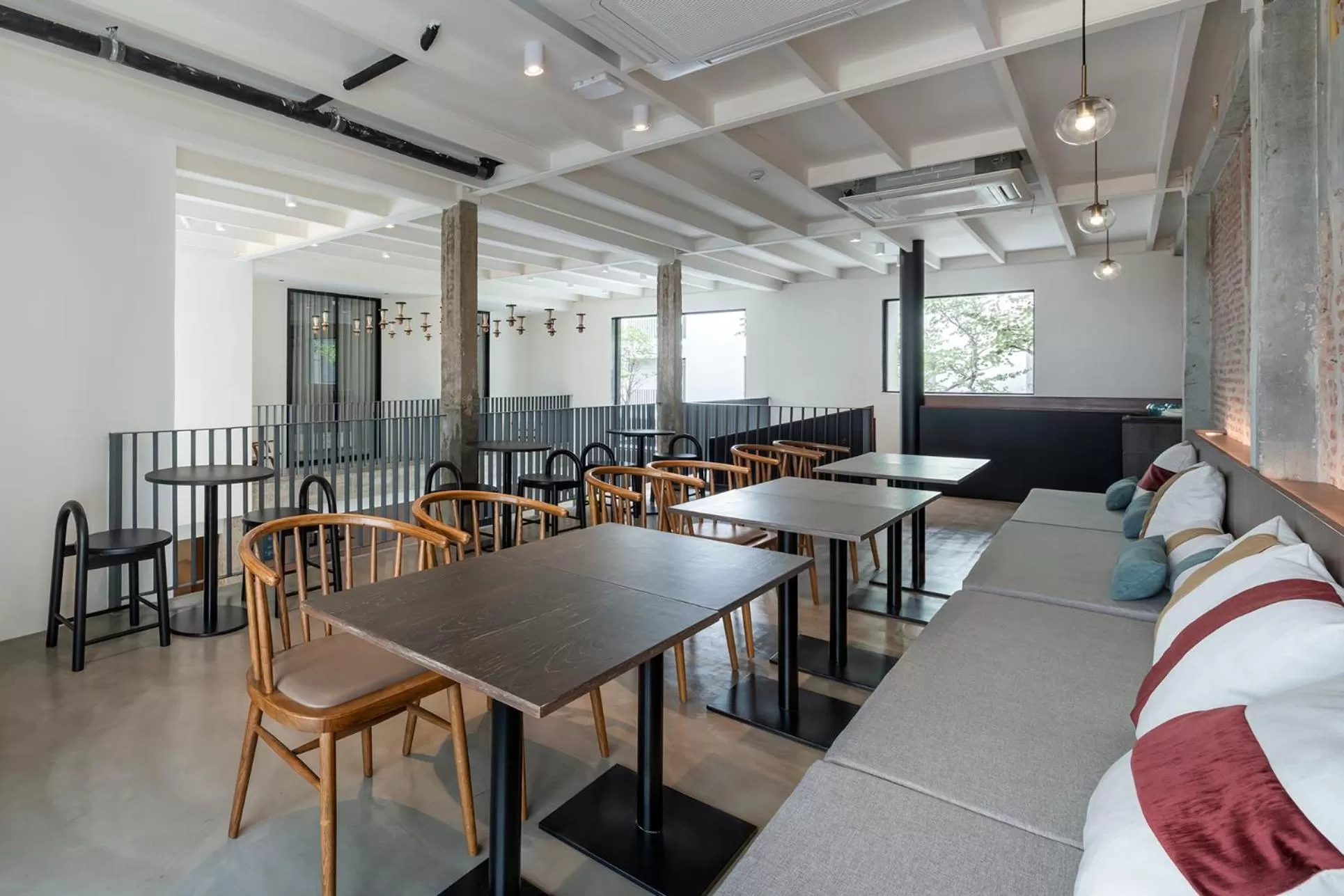 Restaurant/places to eat in Lilit Bang Lumphu Hotel