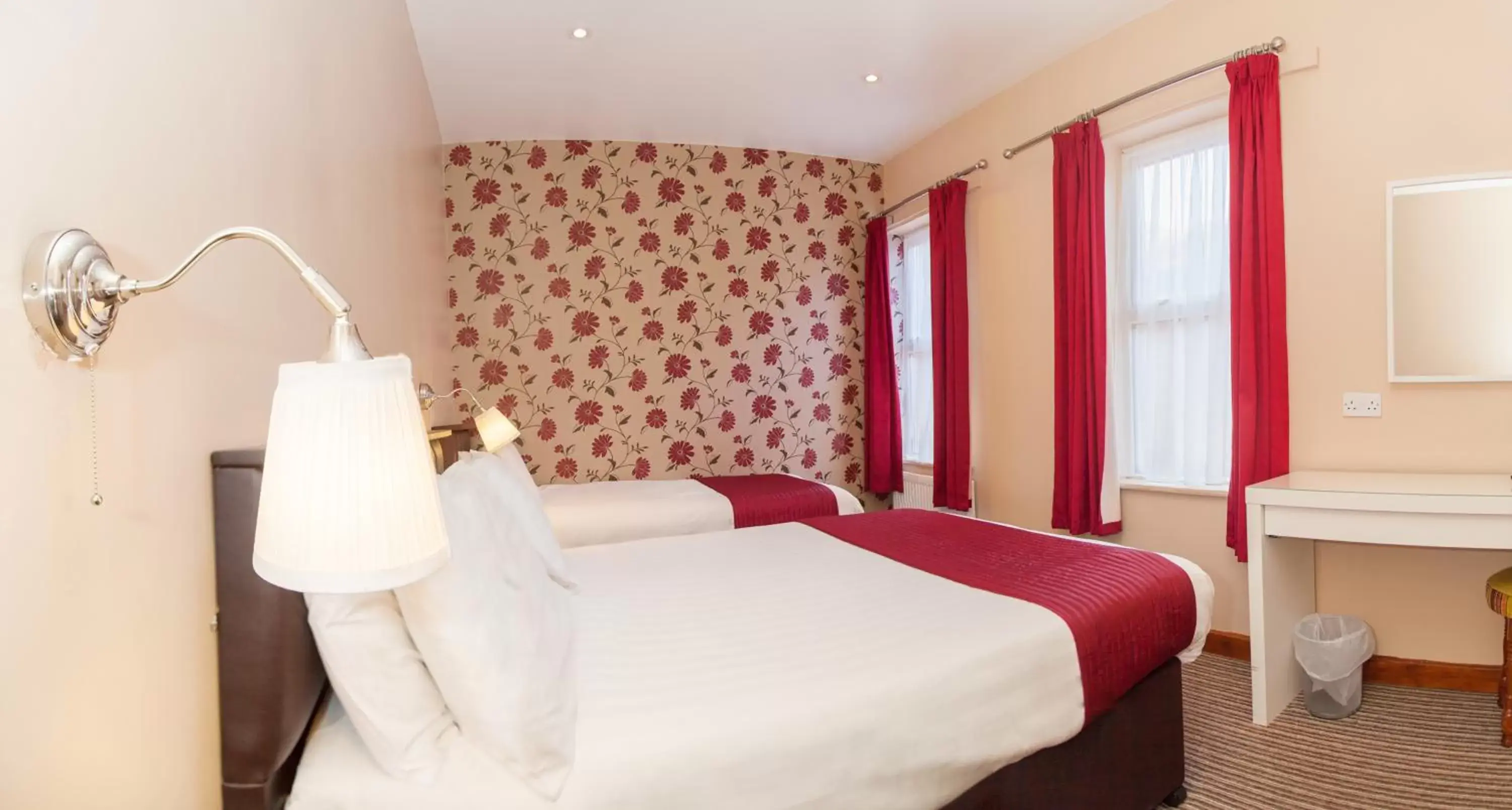 Family room (sleeps 3) in The Lawton Family room (sleeps 3) in The Lawton