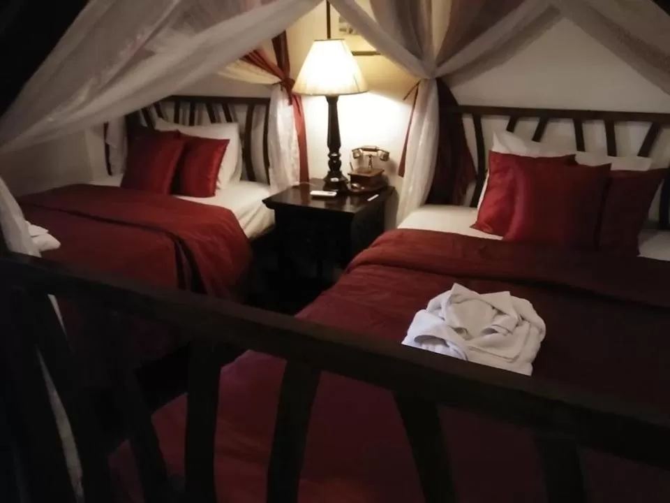 Bed in Tri Yaan Na Ros Colonial House