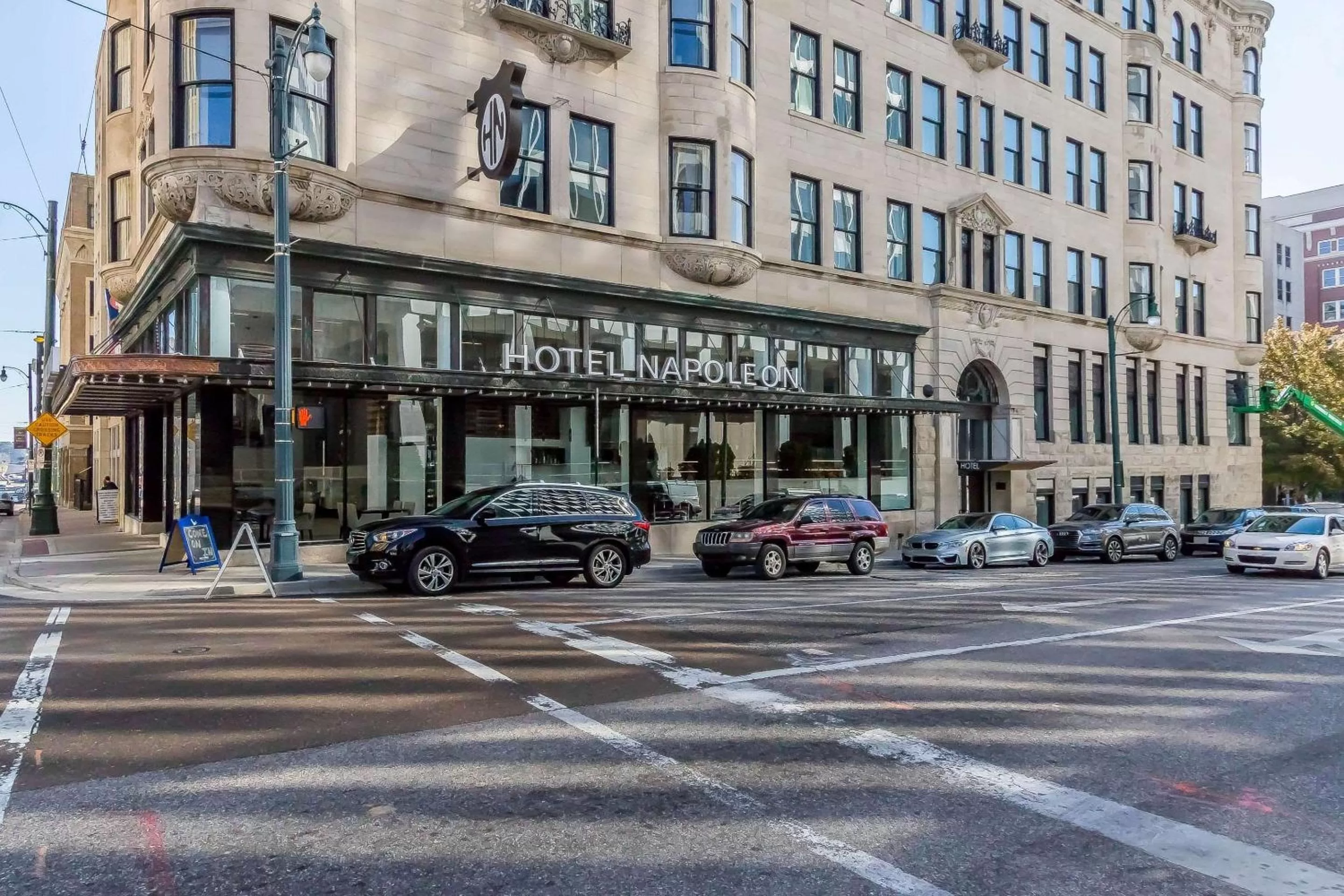 Property building in voco Hotel Napoleon Memphis by IHG