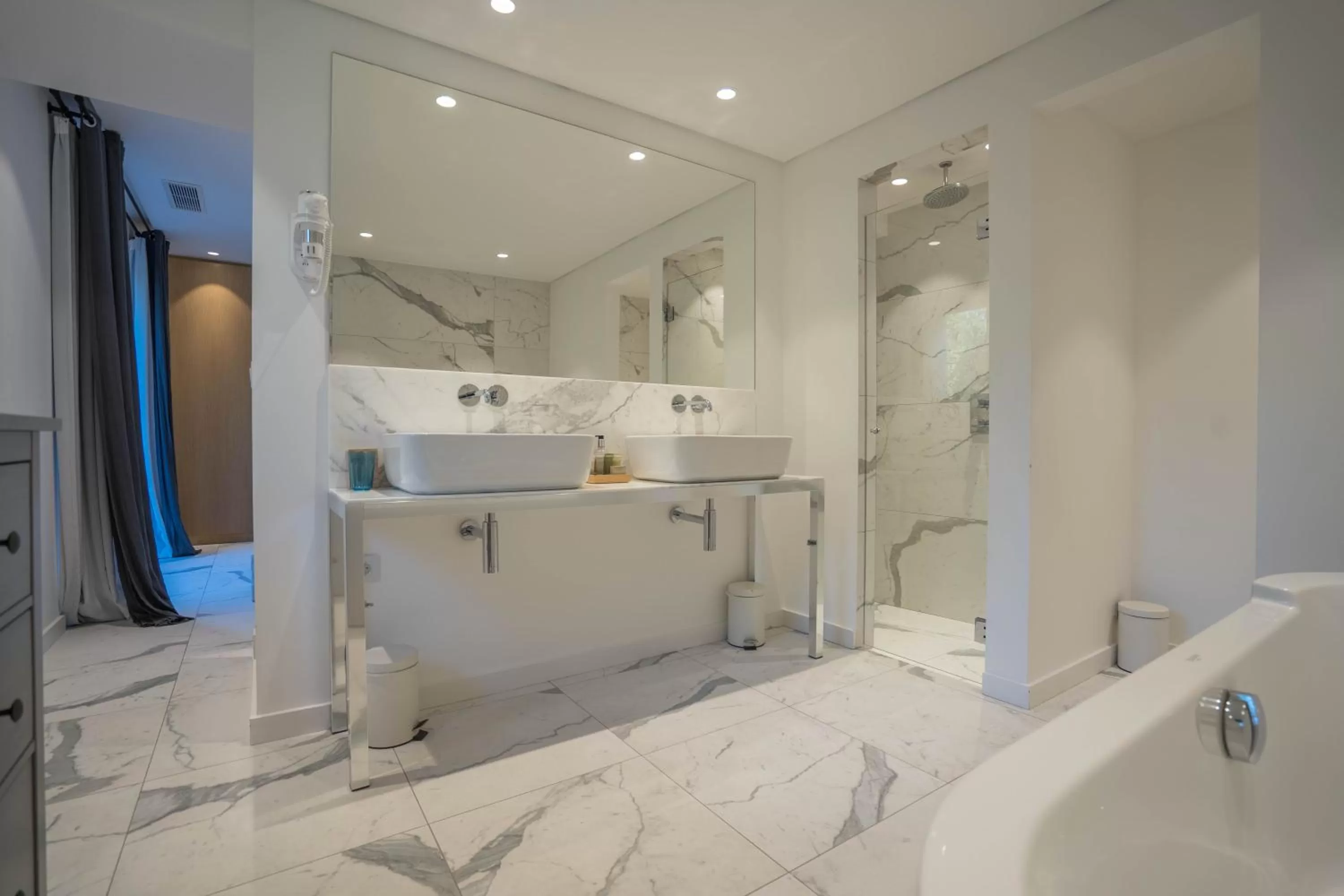 Shower in Hotel le Mandala