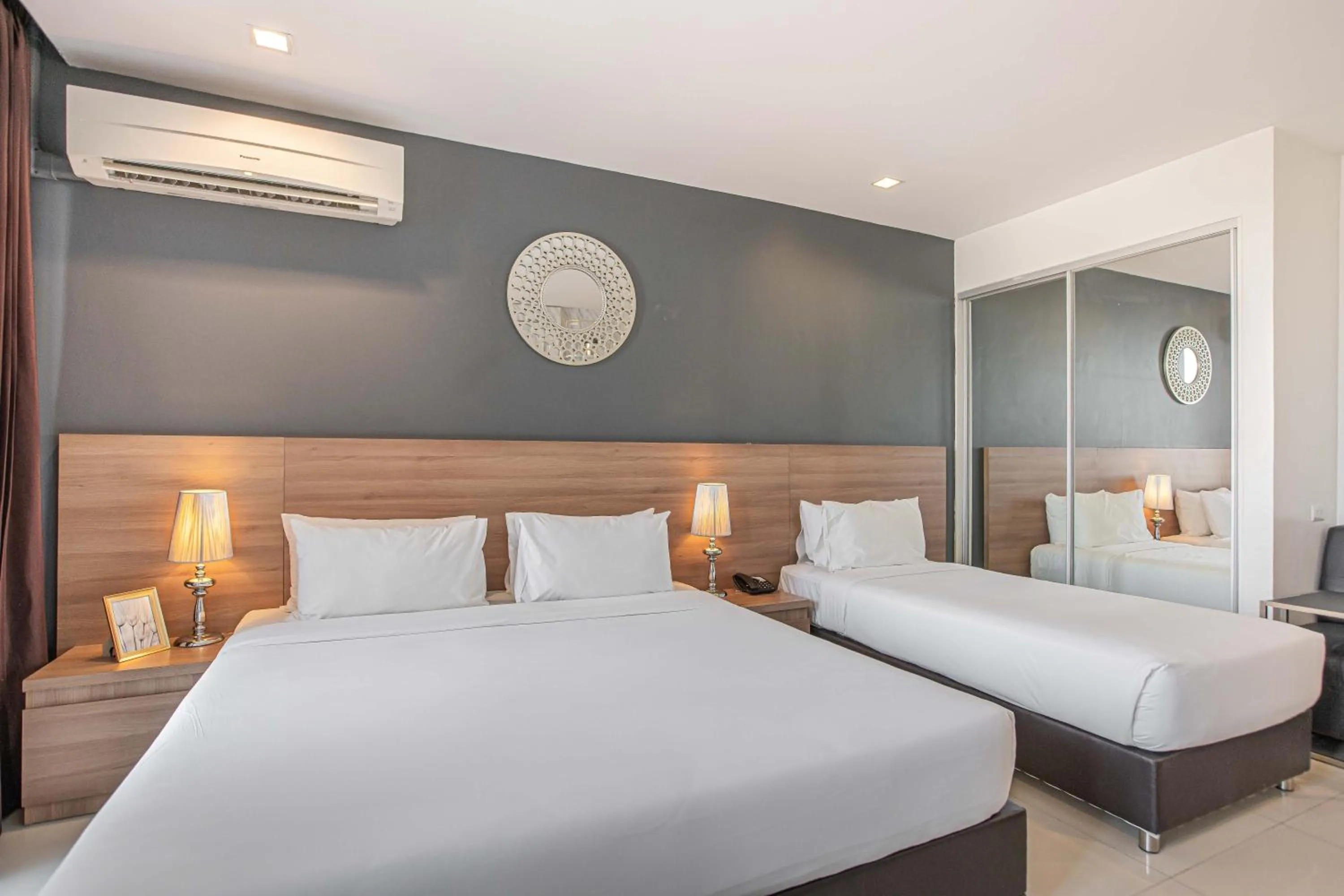 Bed in Marigold Sukhumvit - Free Shuttle to BTS Bearing Station