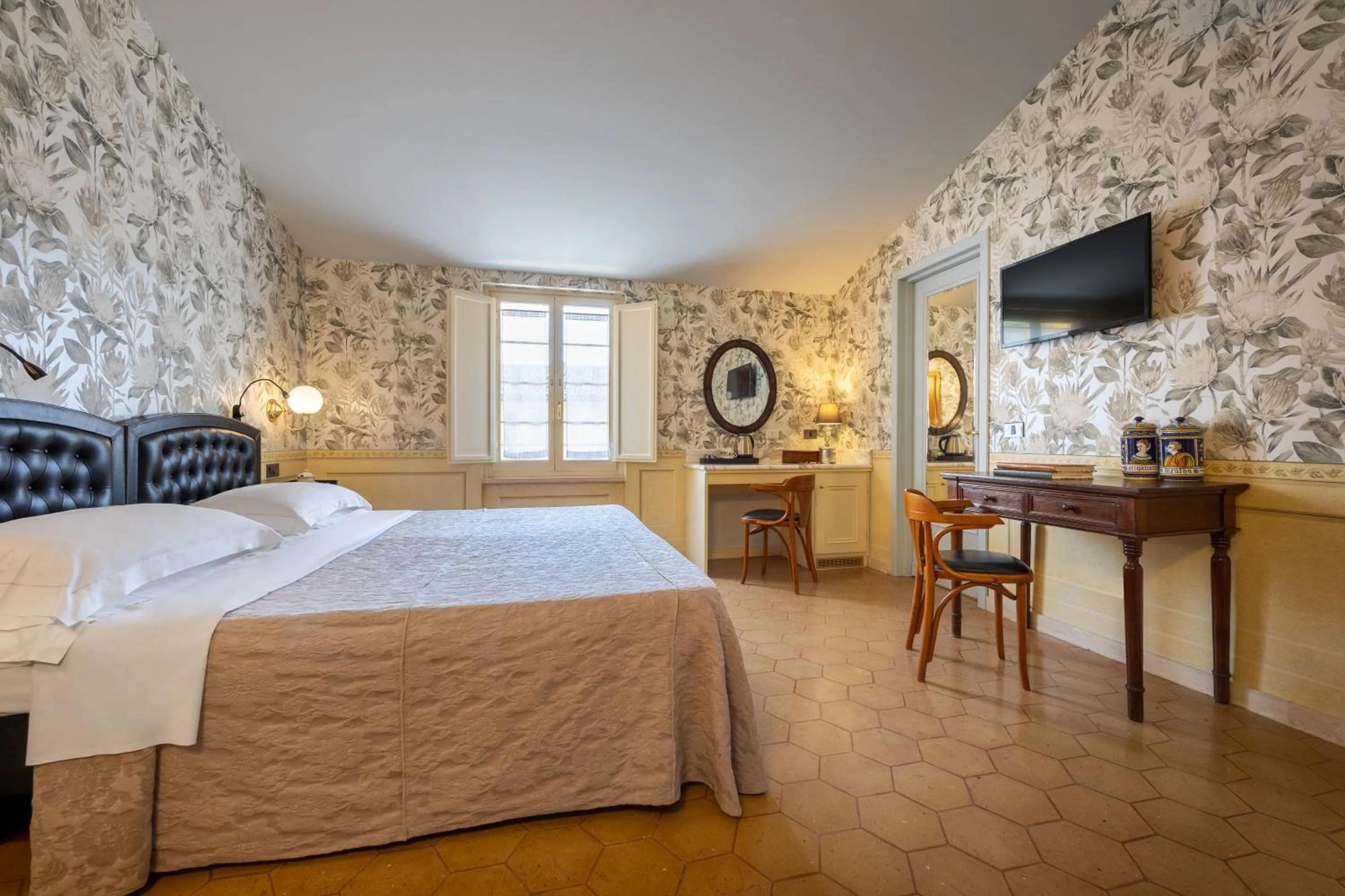 Bed in Hotel San Luca