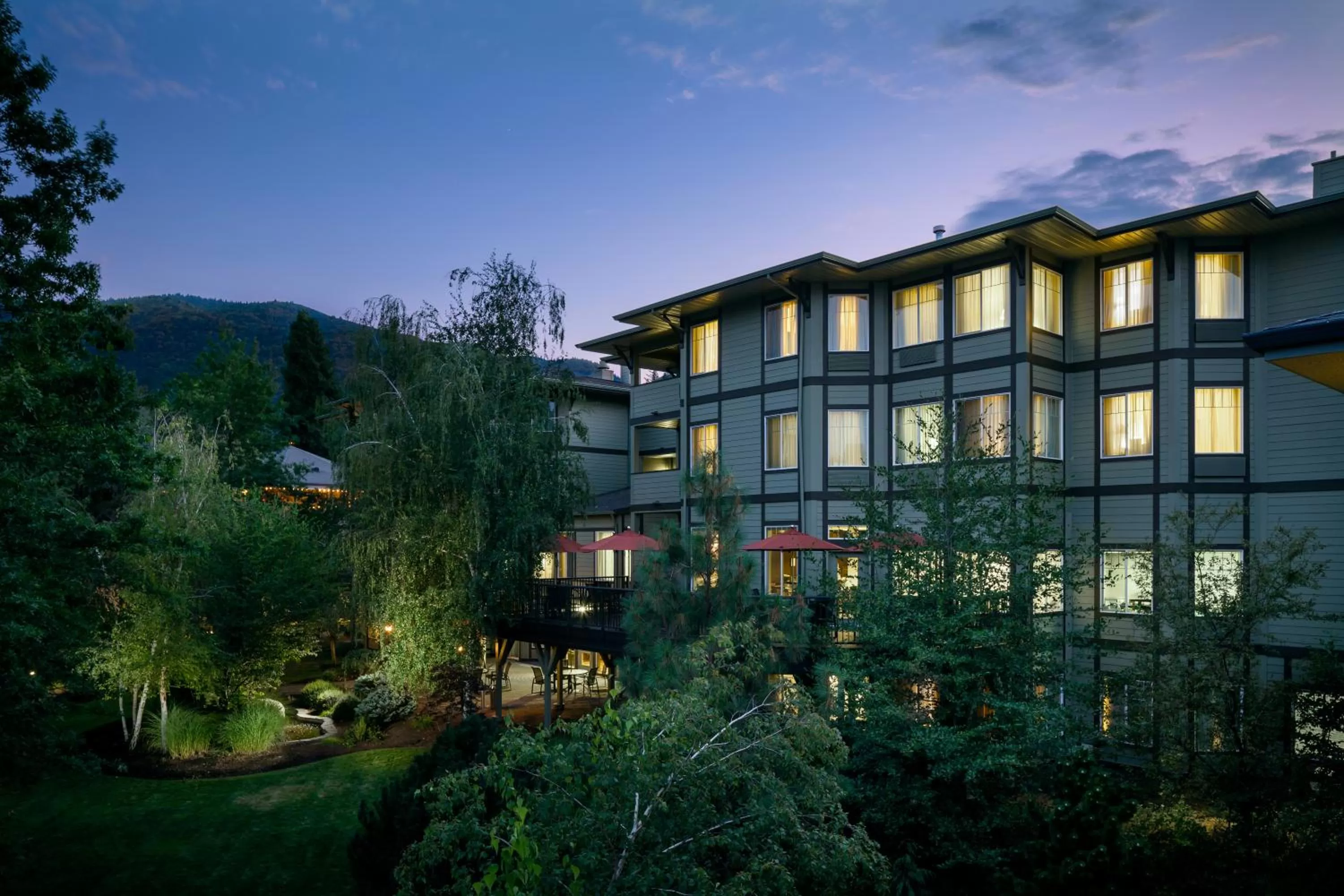 Natural landscape in Plaza Inn & Suites at Ashland Creek