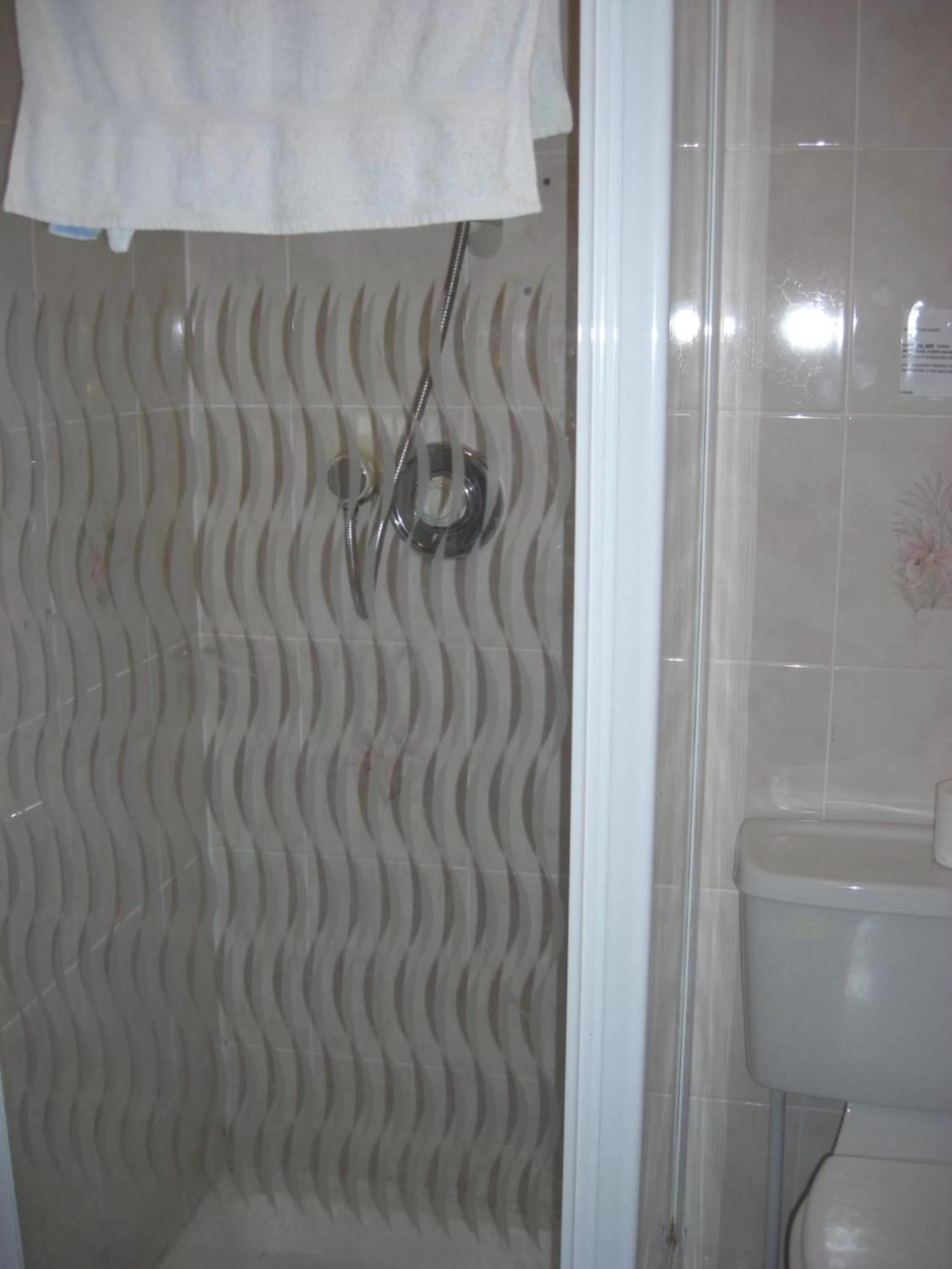 Shower in Lynebank House Hotel, Bed & Breakfast