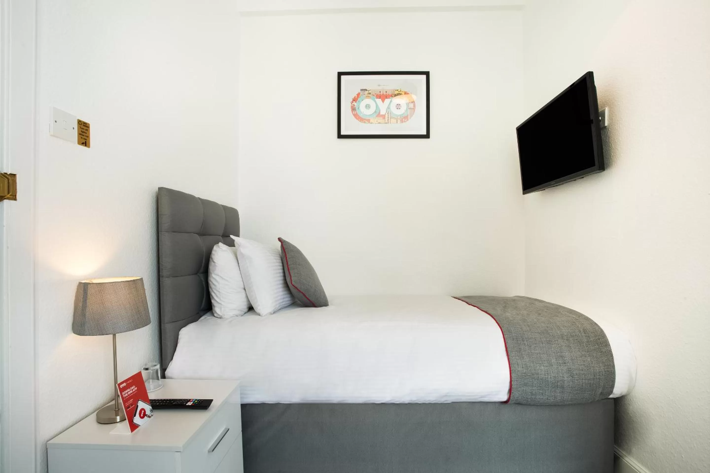 Bedroom, Bed in Corner Hotel