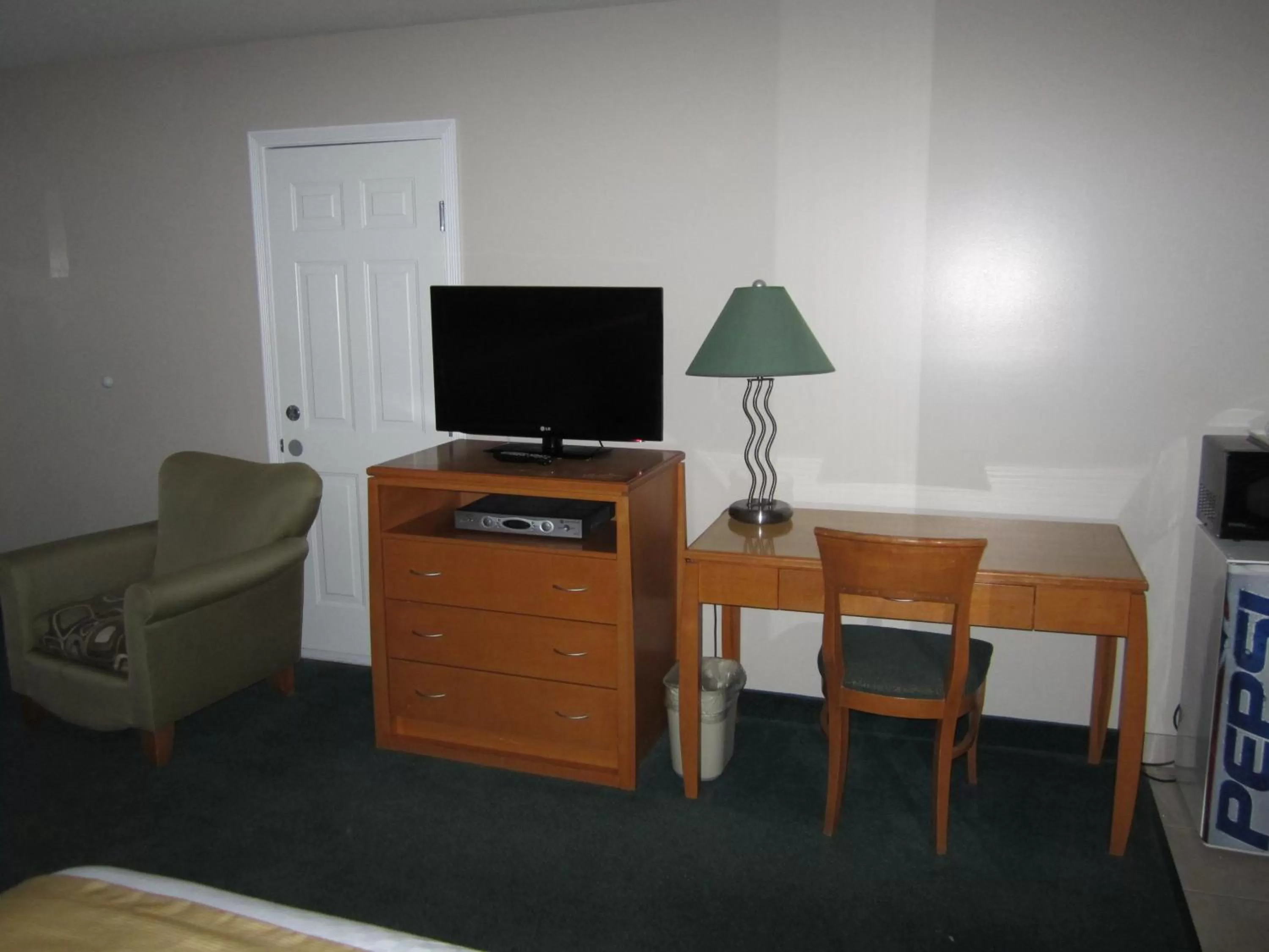 TV and multimedia in Ramada Merritt