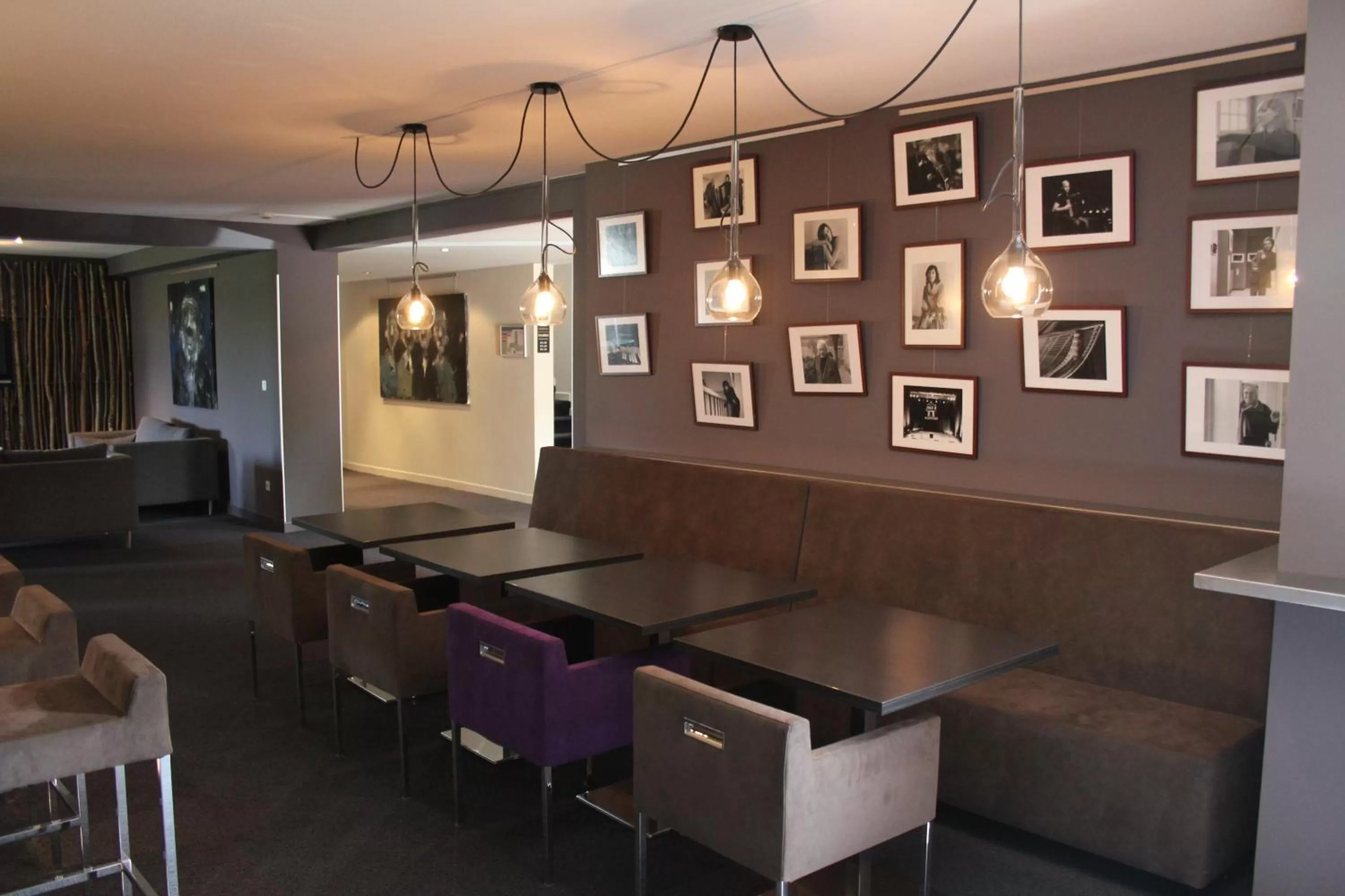 Lounge or bar in The Originals Boutique, Hôtel Marytel, Montbrison