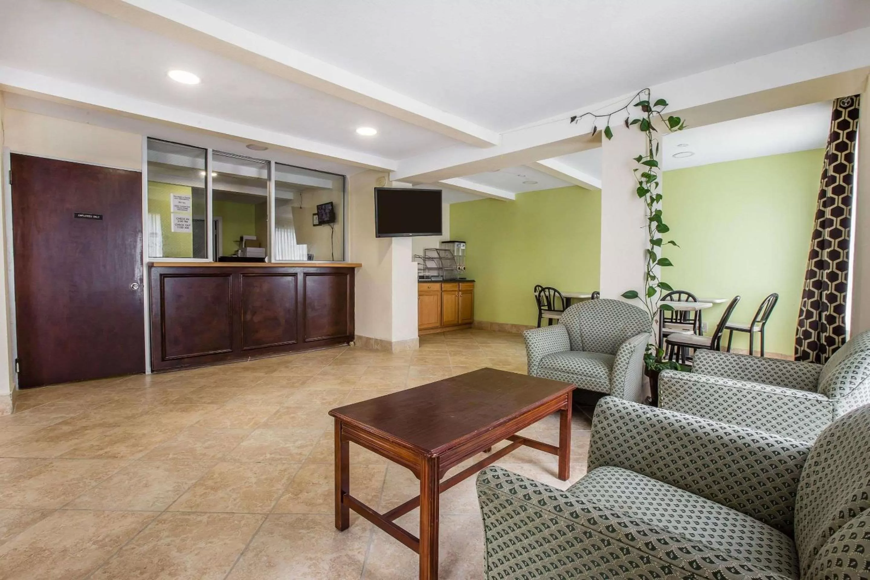 Lobby or reception in Rodeway Inn