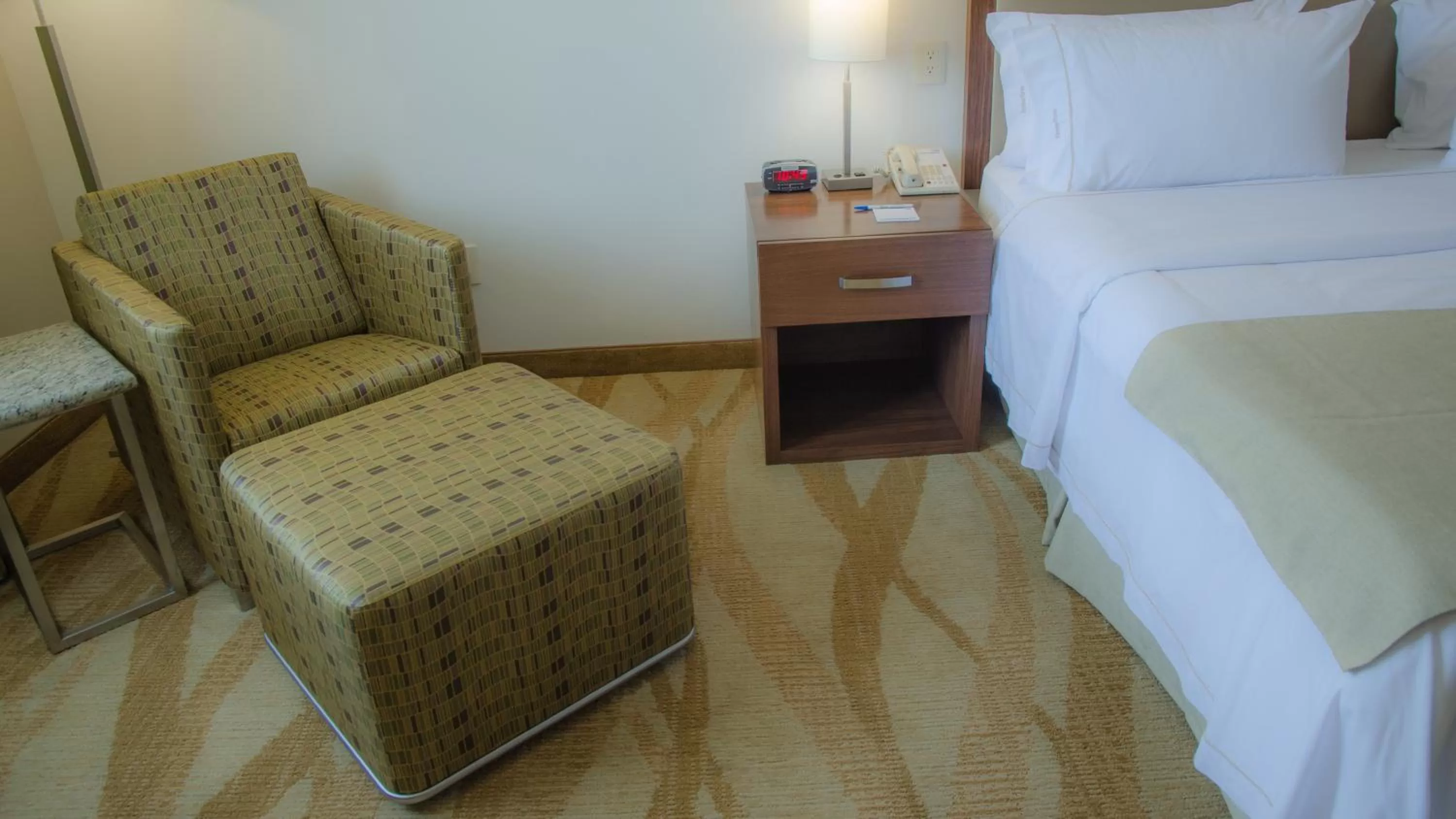 Bedroom, Bed in Holiday Inn Express and Suites Celaya by IHG