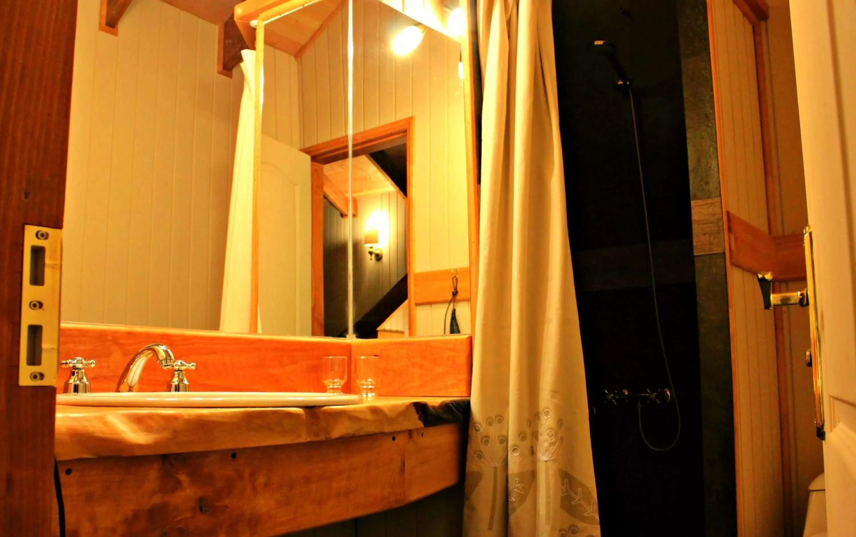 Bathroom in Hotel Salto del Carileufu