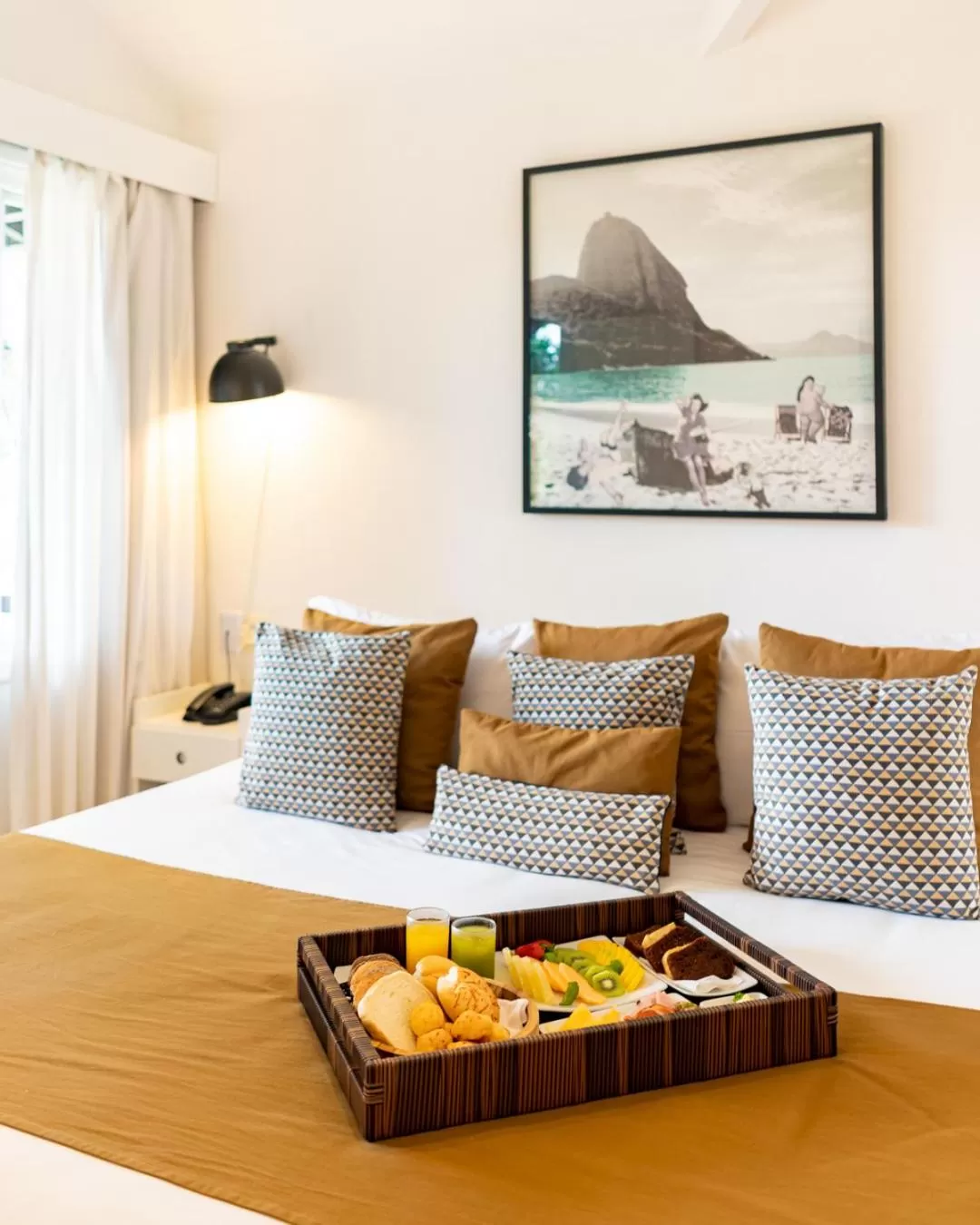 Food and drinks in Jubarte Hotel by Insólito