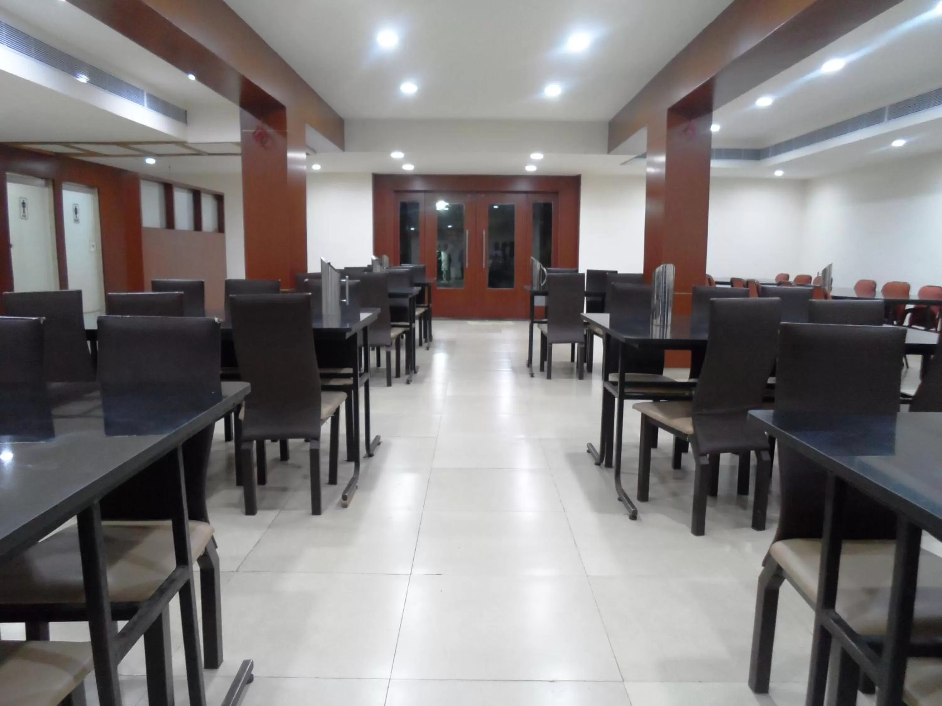 Restaurant/places to eat in Hotel Bhimas Paradise