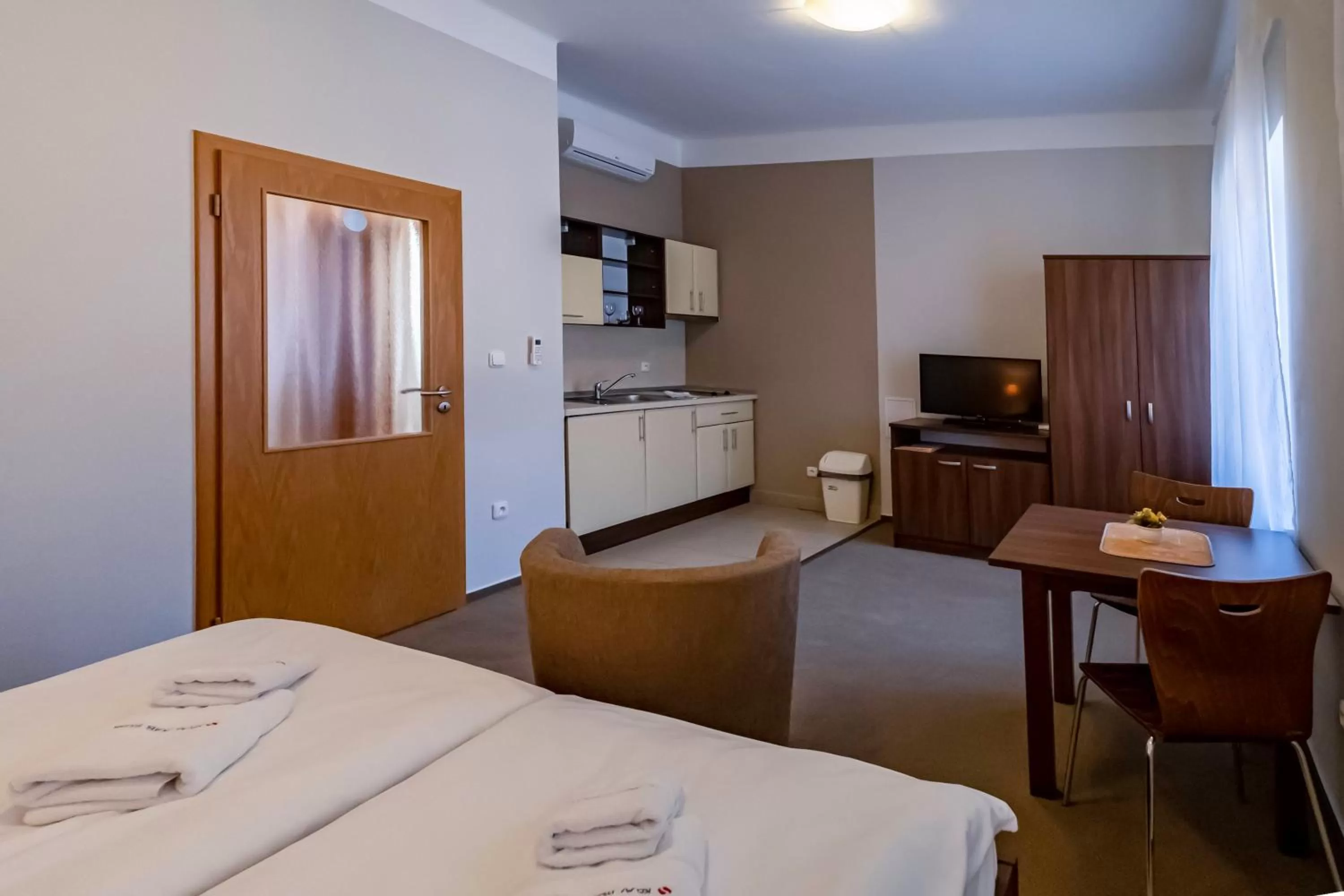 Bed in Relax Hotel Stork