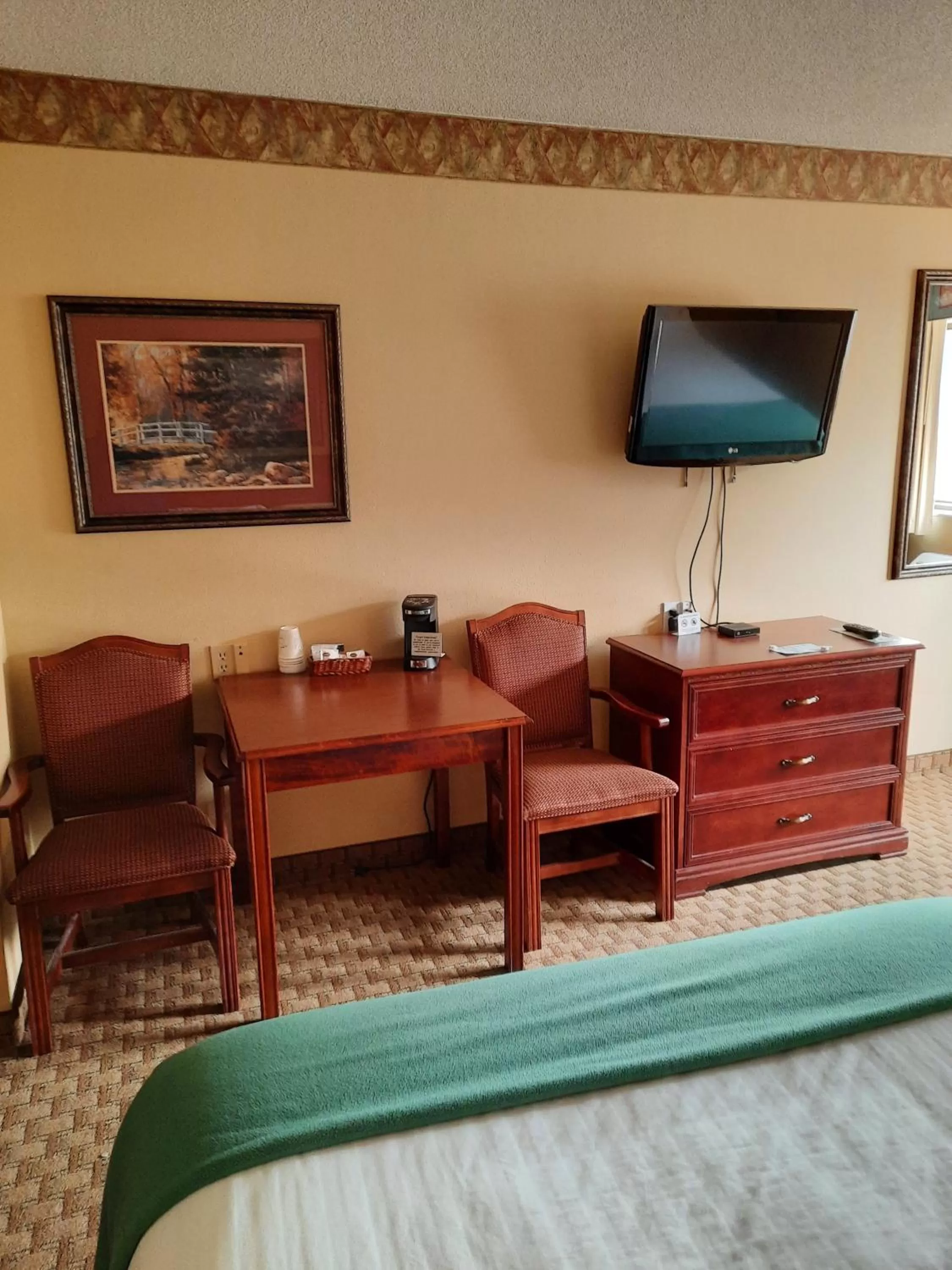 TV and multimedia, Bed in Horse Creek Inn