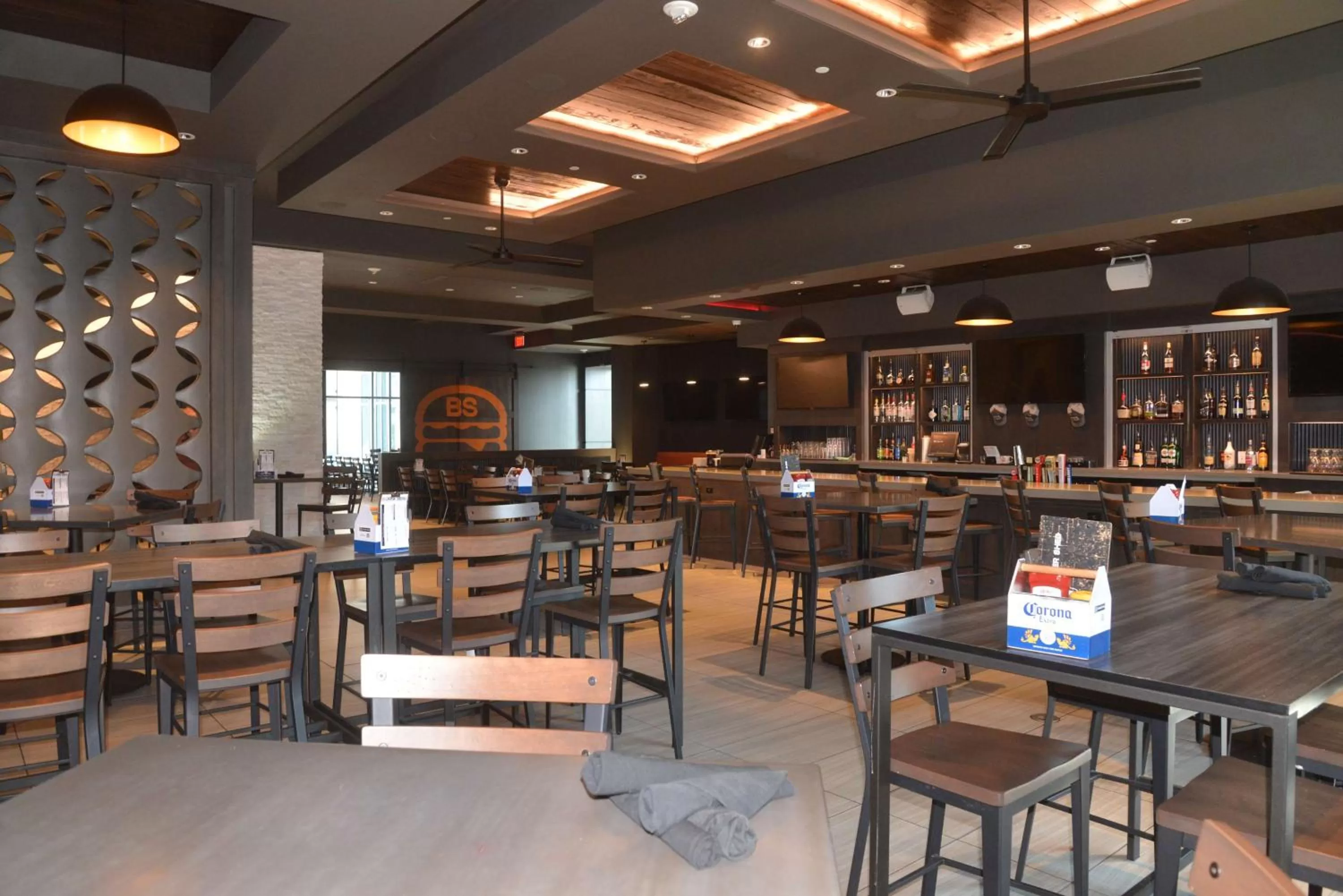 Restaurant/places to eat in Embassy Suites by Hilton Kansas City Olathe