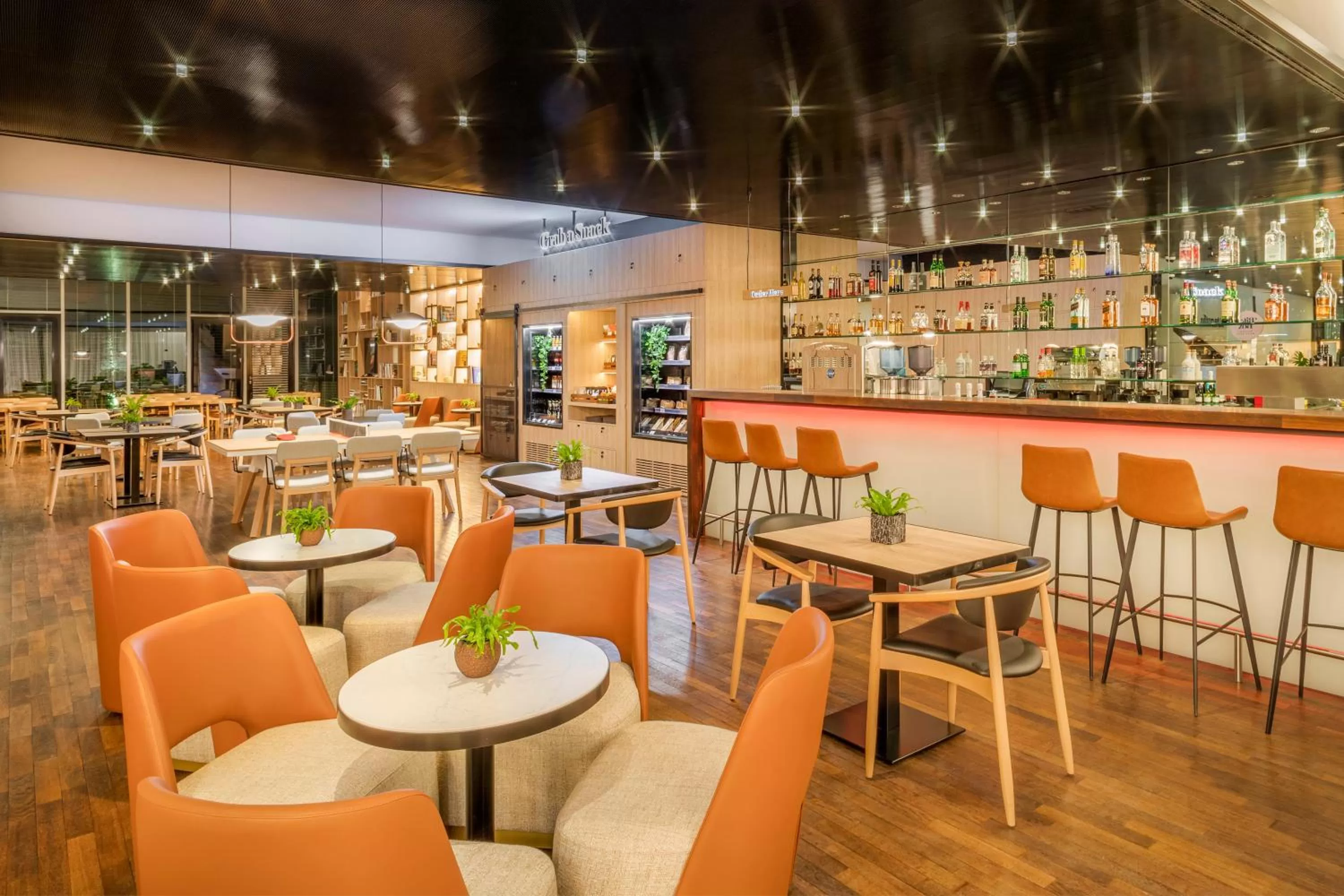 Lounge or bar in INNSiDE by Meliá Düsseldorf Seestern