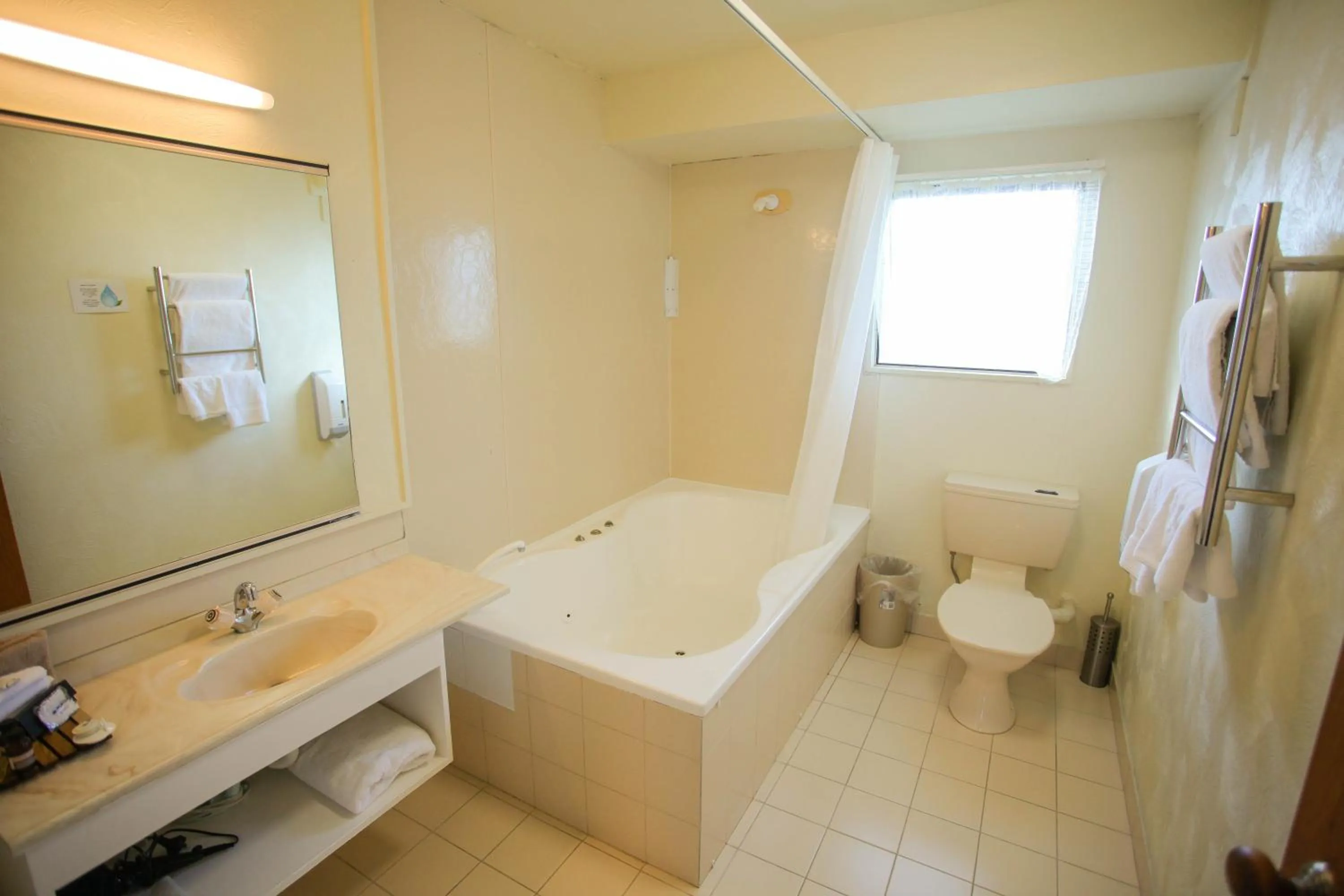 Shower in Abbots Hamilton – Hotel and Conference Centre