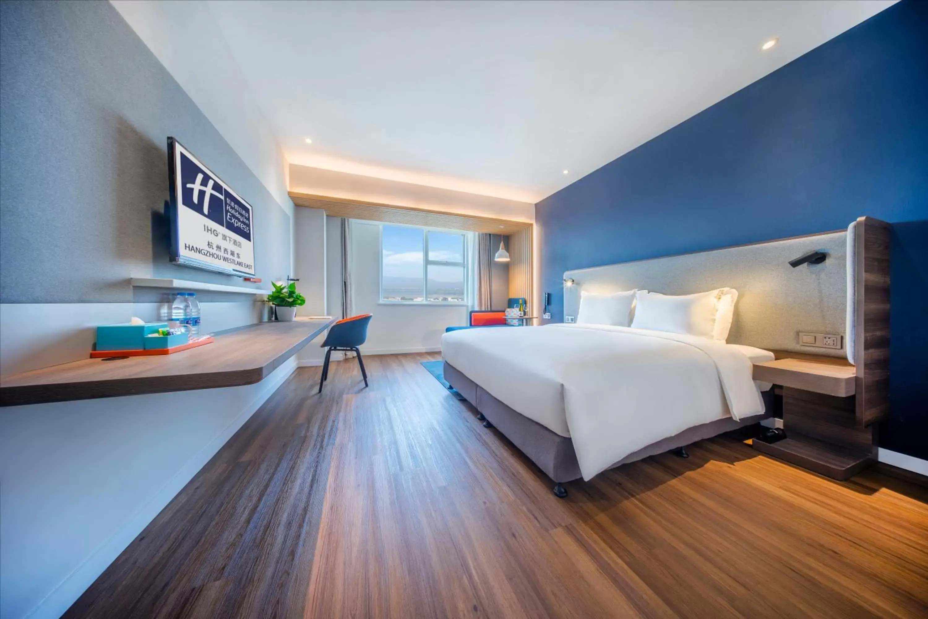 Standard King Room with City View in Holiday Inn Express Hangzhou Westlake East by IHG Standard King Room with City View in Holiday Inn Express Hangzhou Westlake East by IHG