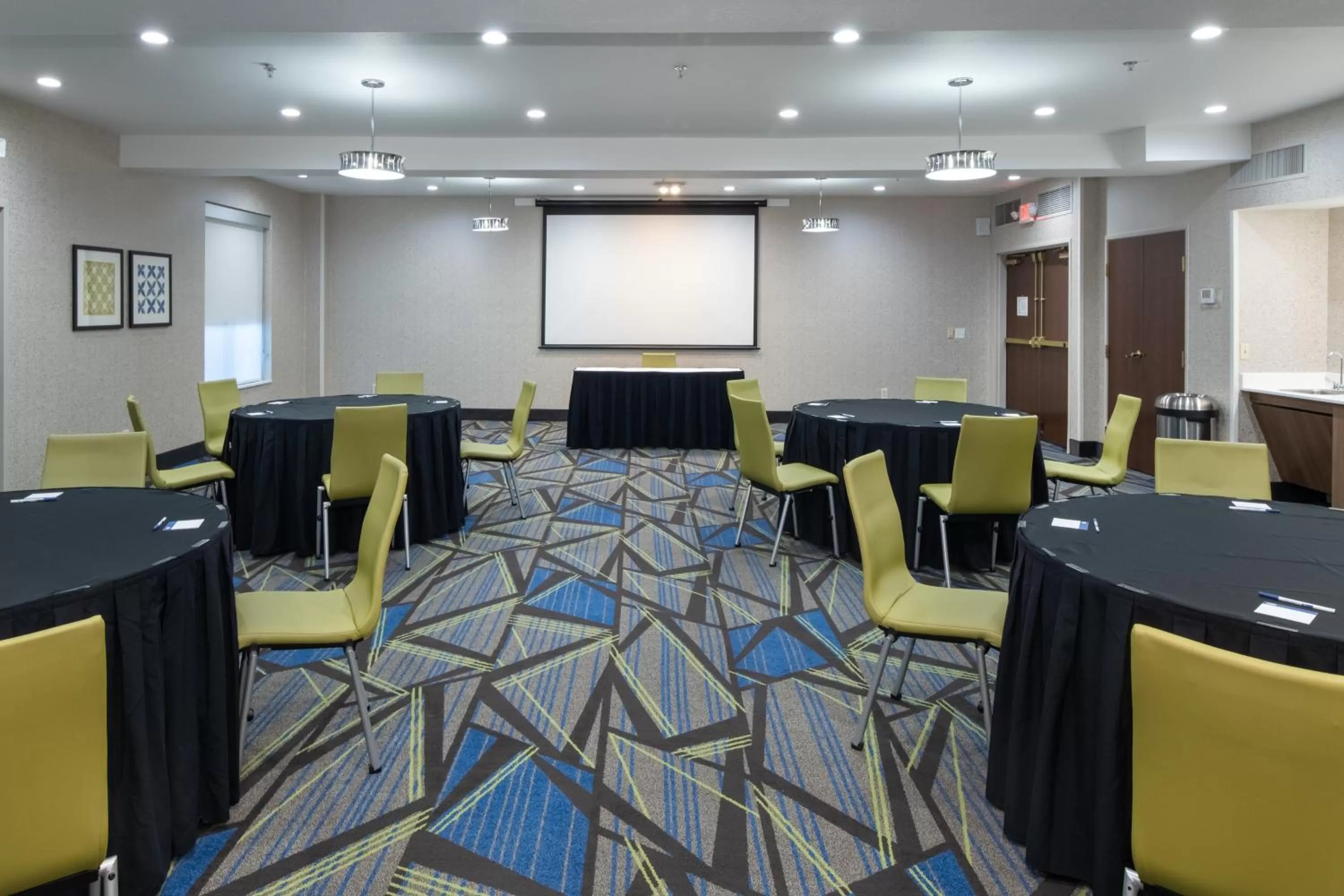 Meeting/conference room in Holiday Inn Express Arlington Interstate 20 Parks Mall by IHG