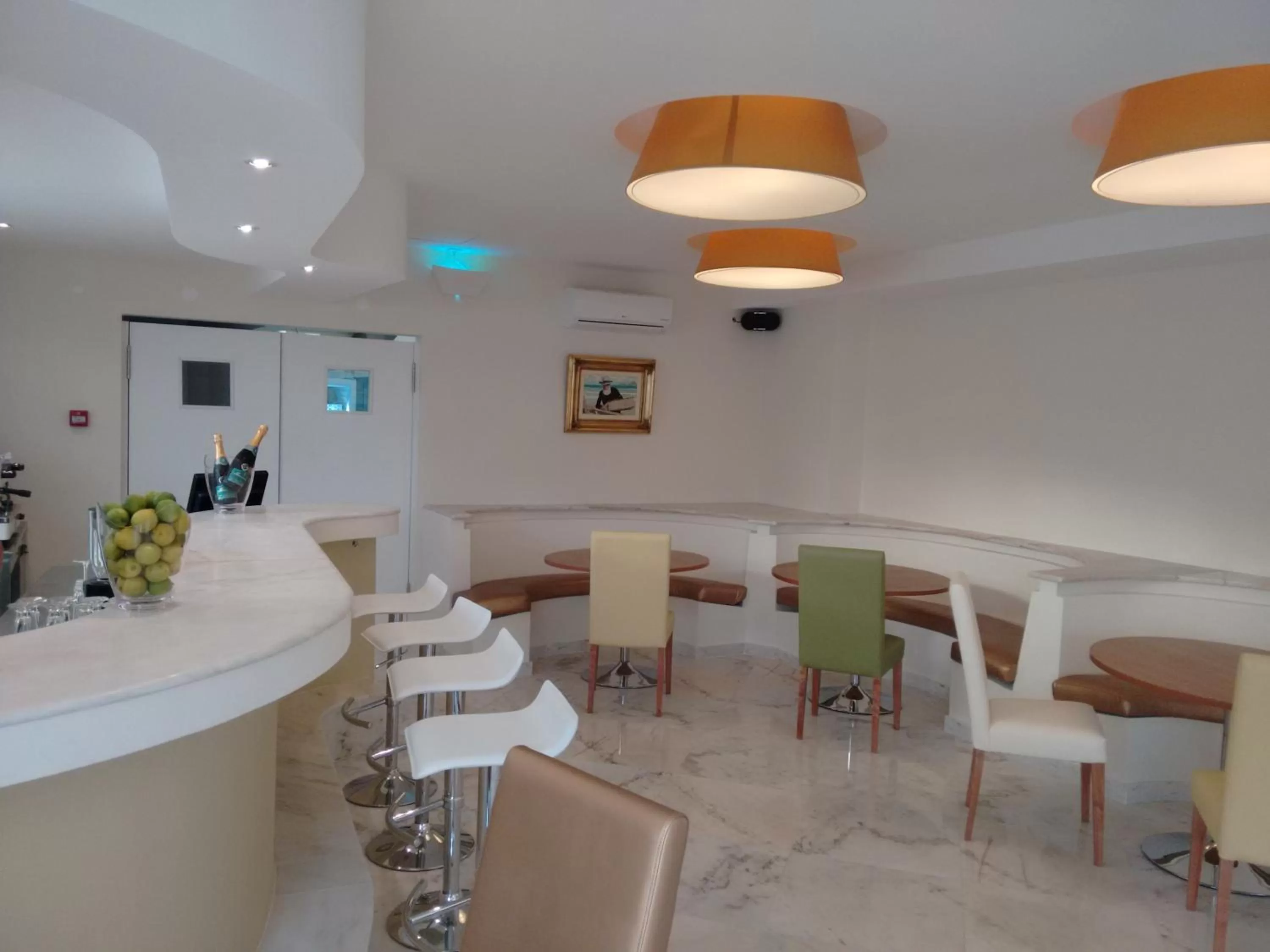 Restaurant/places to eat in Lagoa Hotel