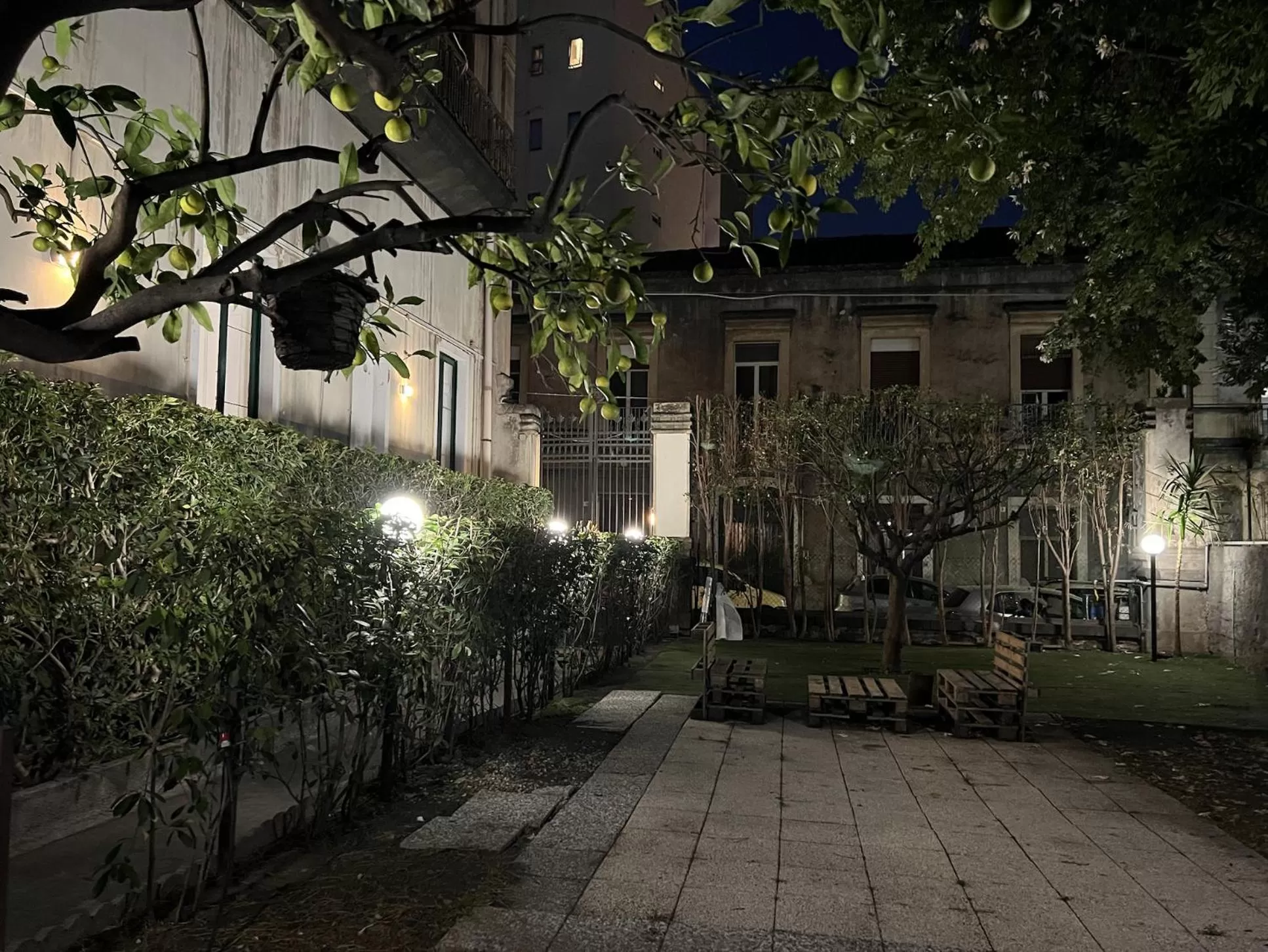 Property Building in Il giardino e gli affreschi