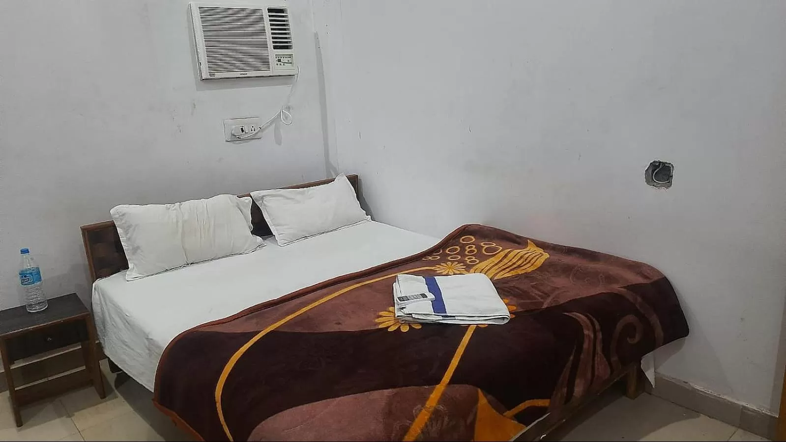 Bedroom, Bed in STAYMAKER Hotel Raj Ganga