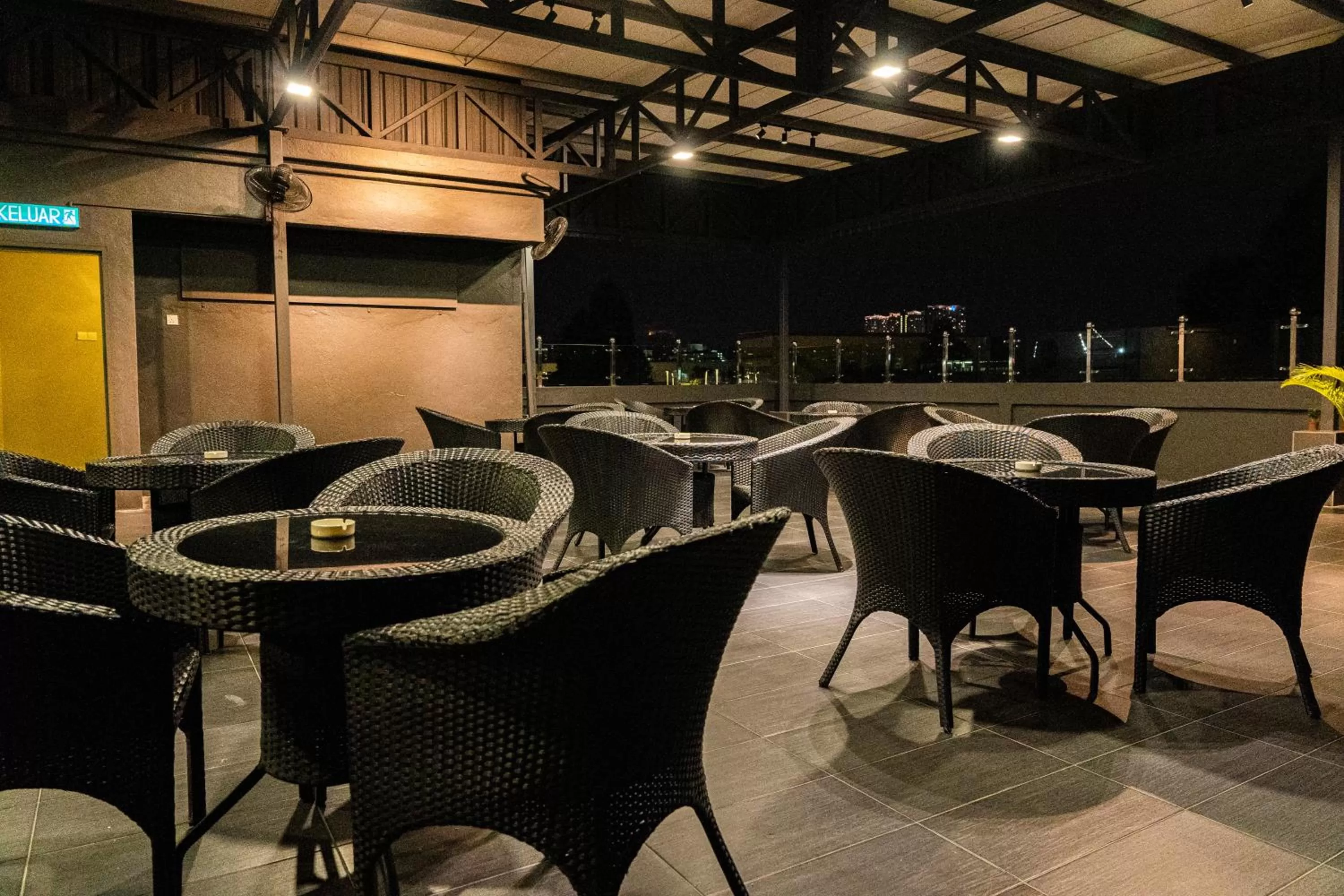 Restaurant/places to eat in Suwara Hotel Kepong KL