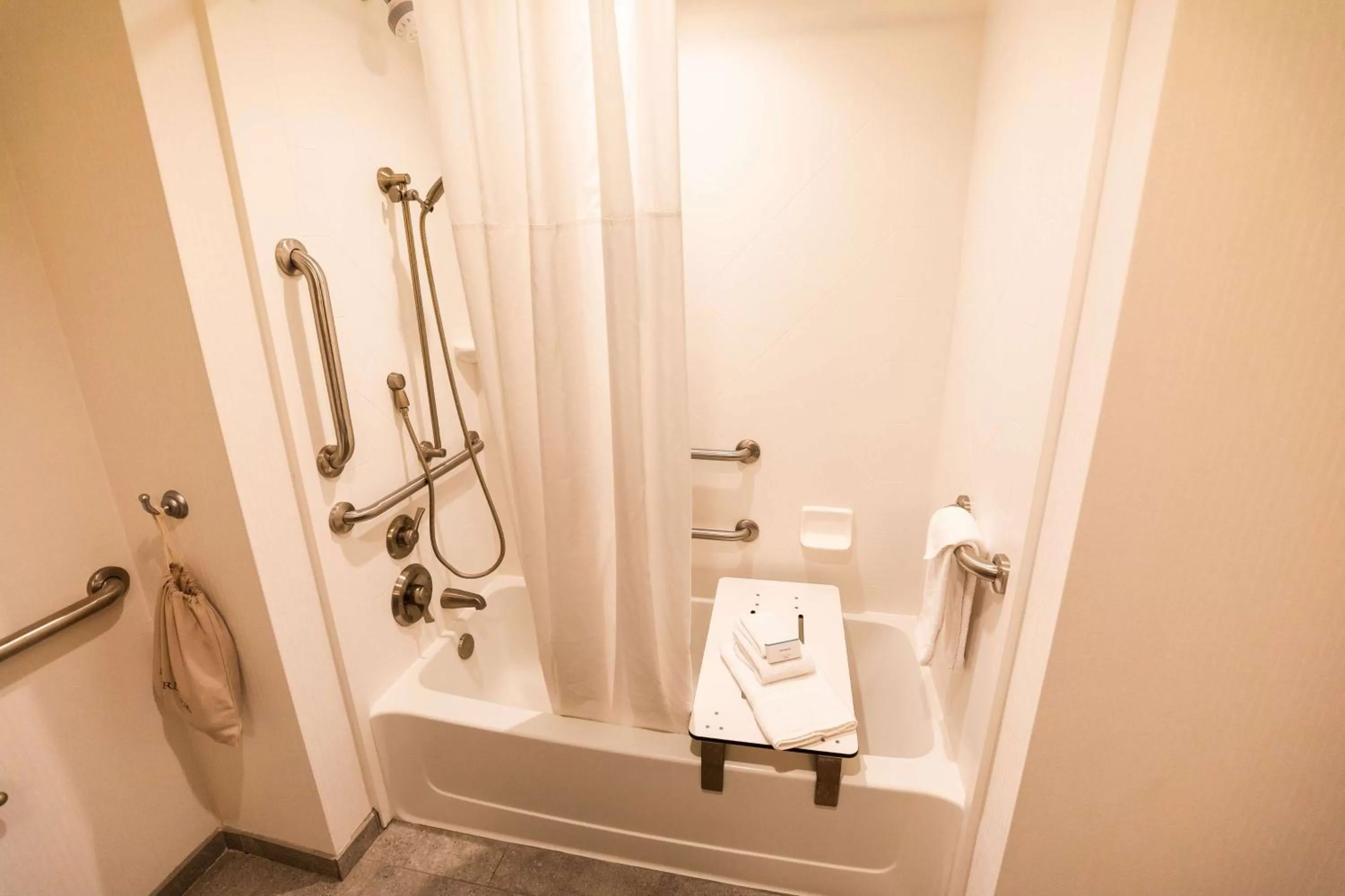 Bathroom in Hampton Inn & Suites Mishawaka/South Bend at Heritage Square