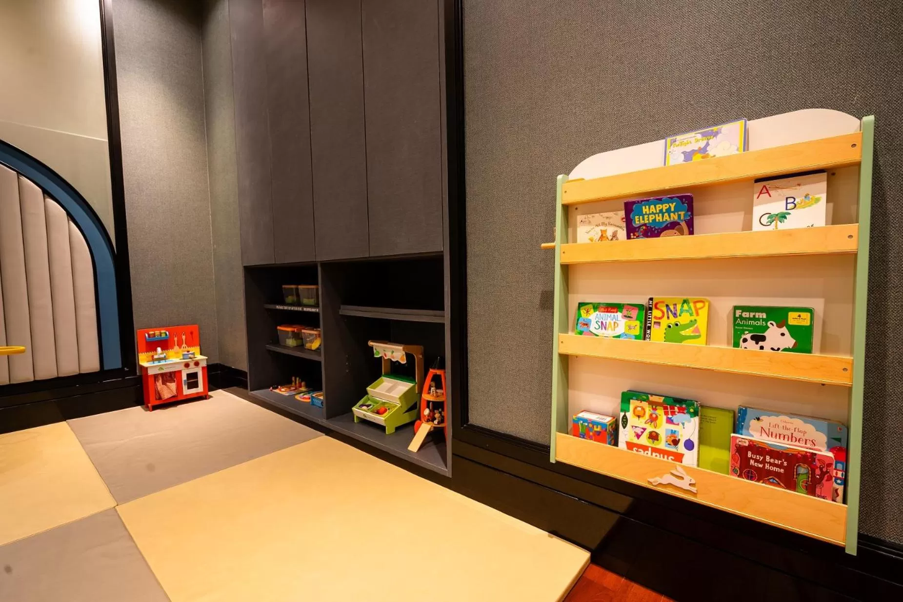 Property building in Grande Centre Point Sukhumvit 55 Thong Lo