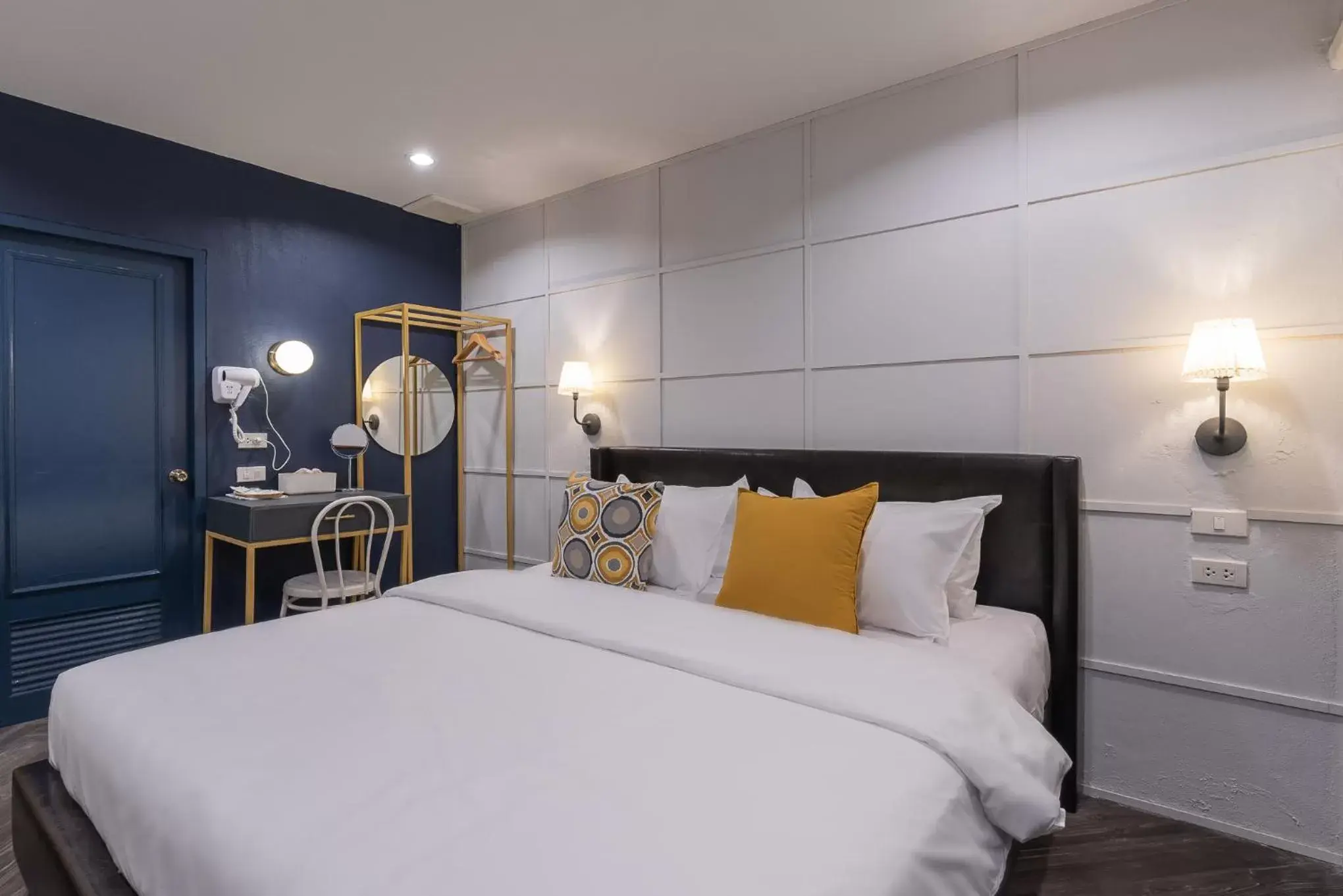 Standard King Room in The Mellow Pillow Hotel @ Chiang Mai Gate Standard King Room in The Mellow Pillow Hotel @ Chiang Mai Gate