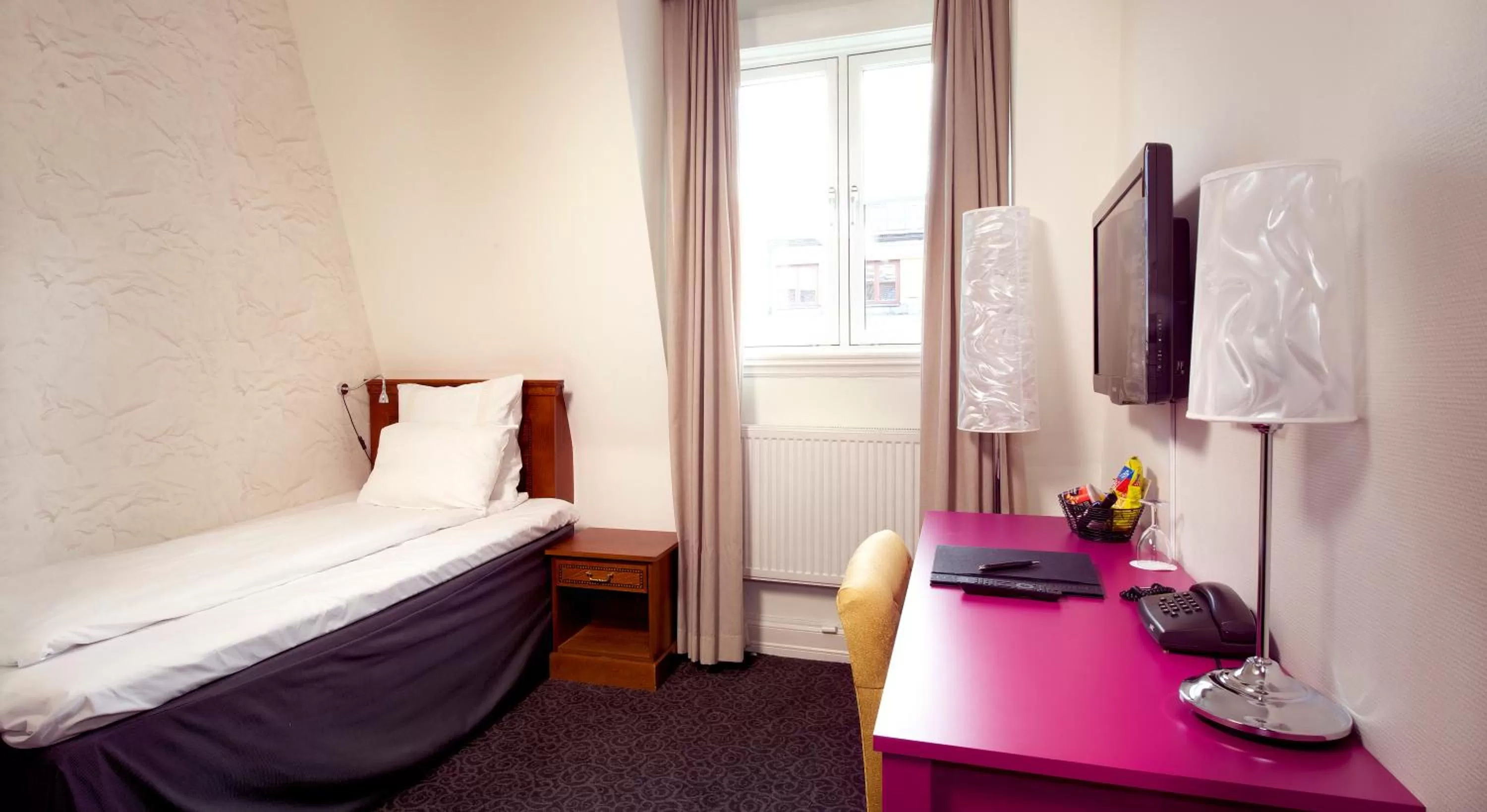 Bed in Home Hotel Savoy