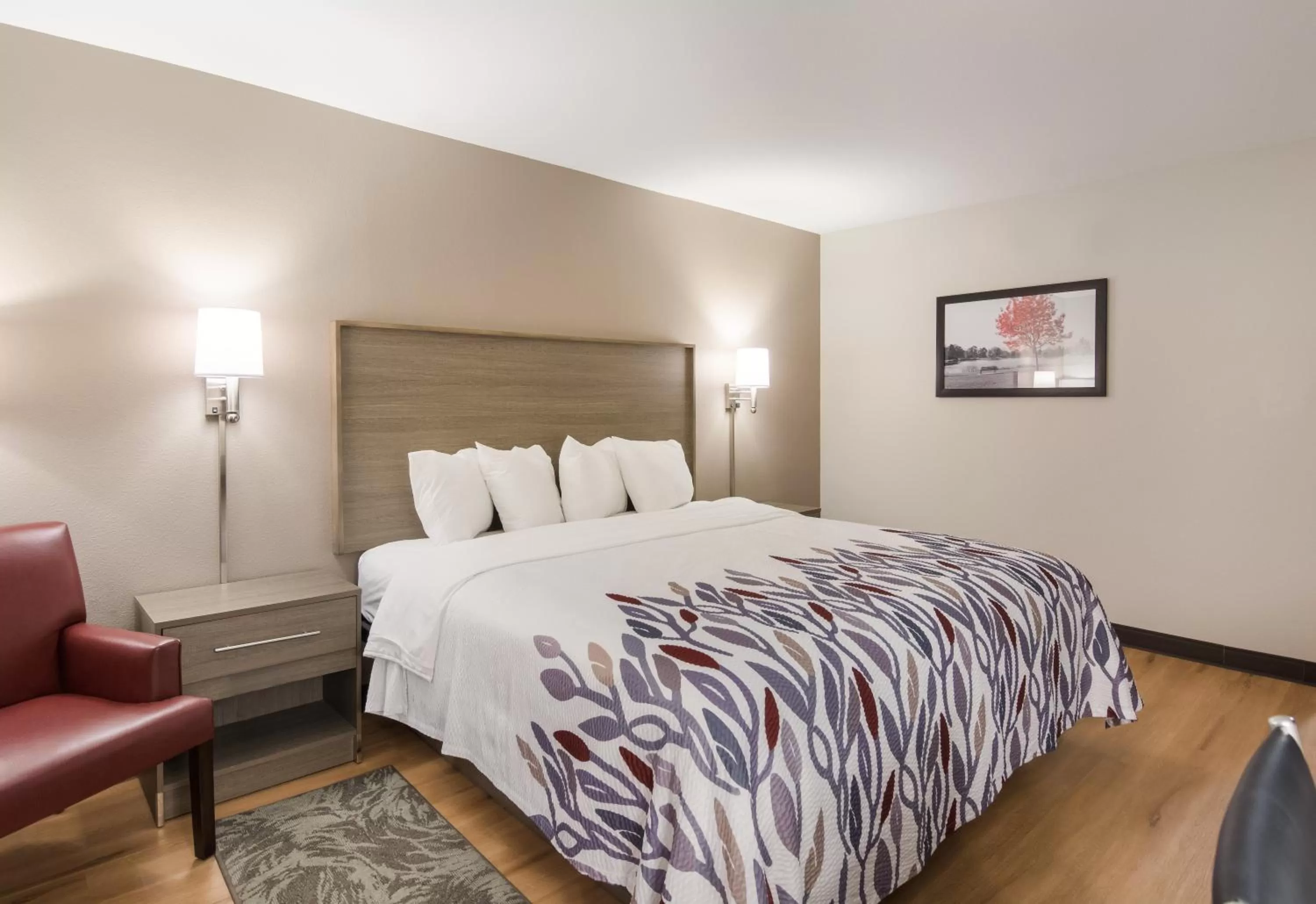 Photo of the whole room, Bed in Red Roof Inn Chester