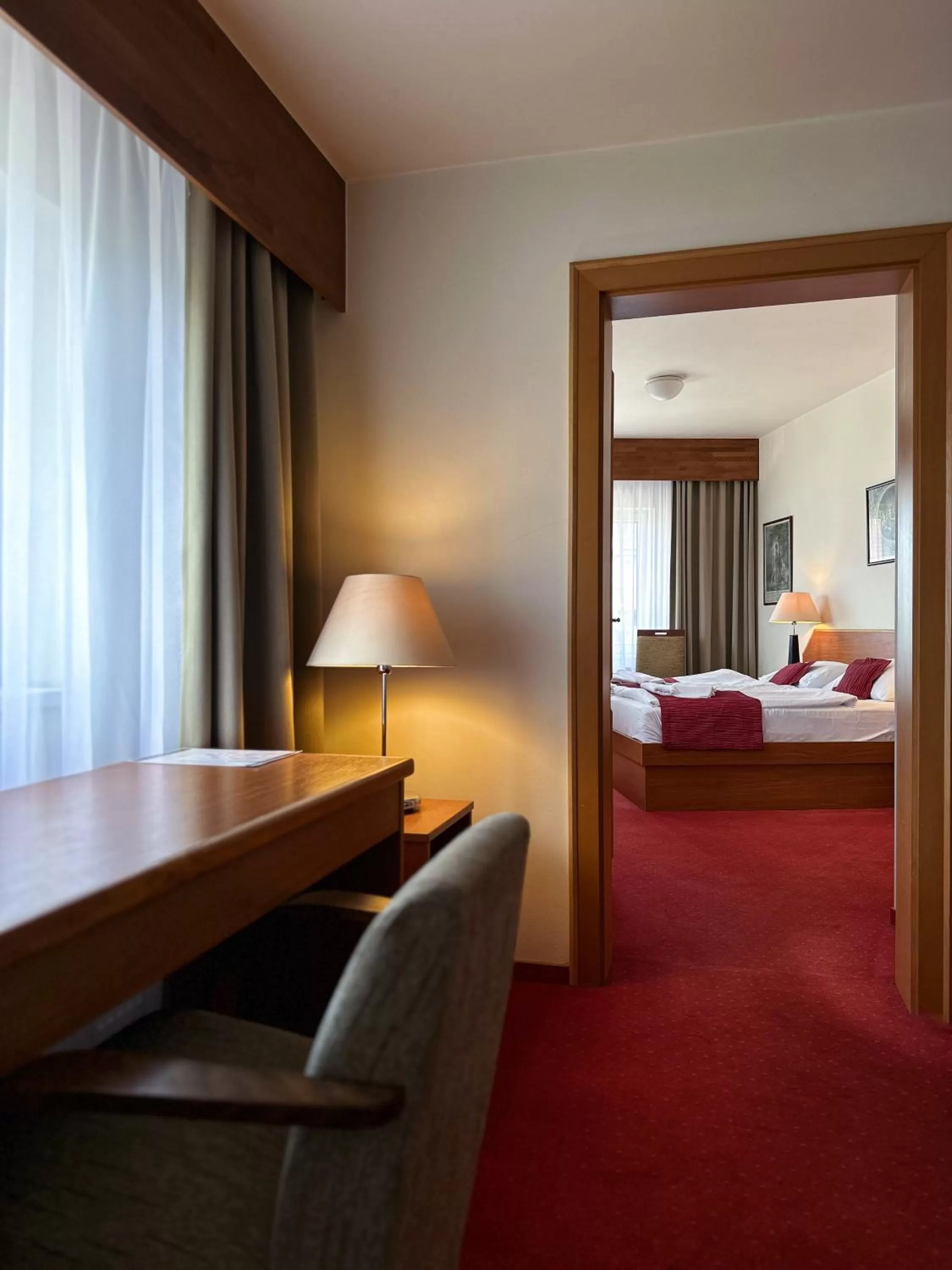 hair dresser, Bed in Hotel Theresia