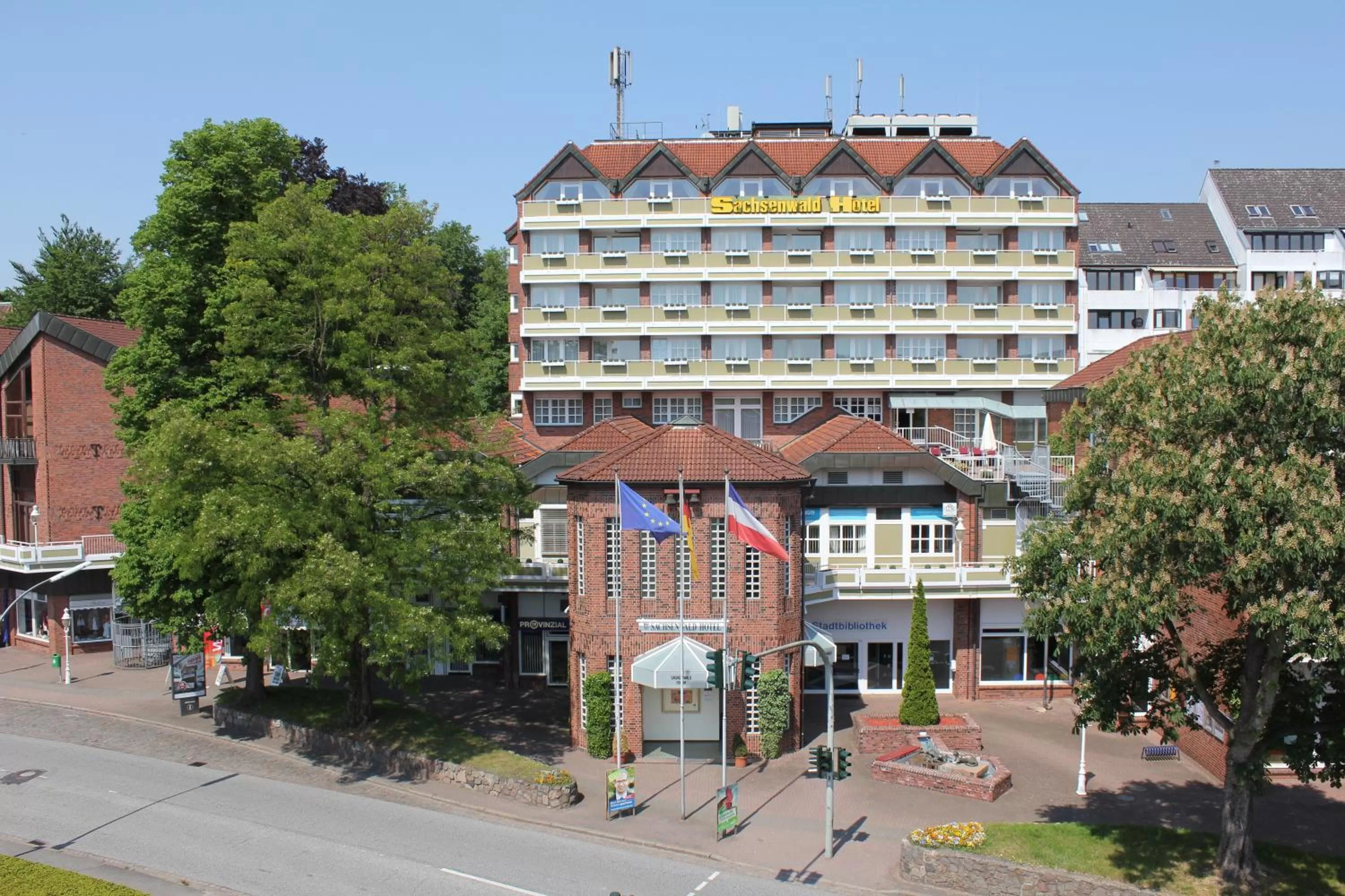 Facade/entrance in Sachsenwald Hotel Reinbek