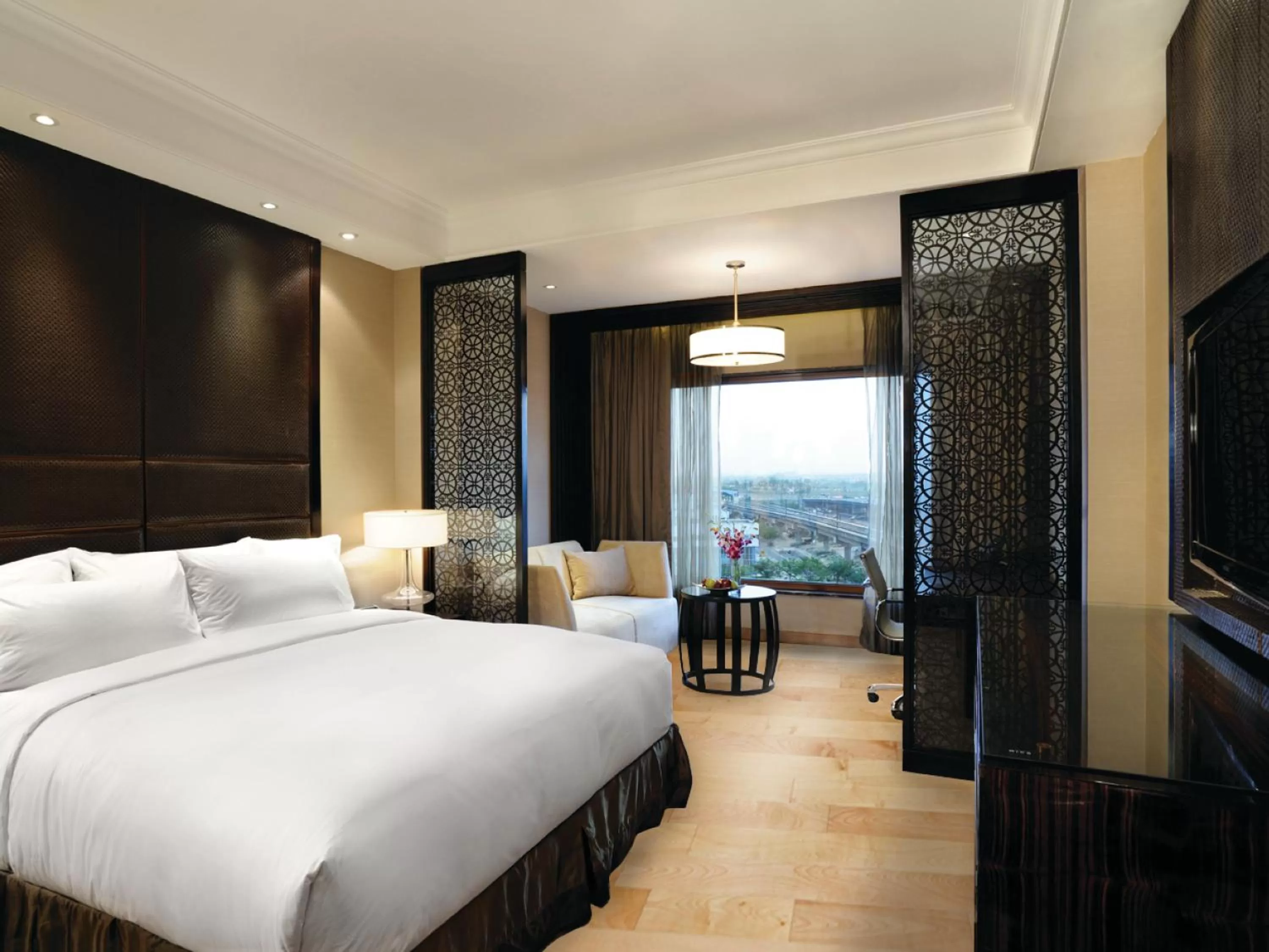 Bedroom, Bed in Crowne Plaza New Delhi Mayur Vihar Noida by IHG