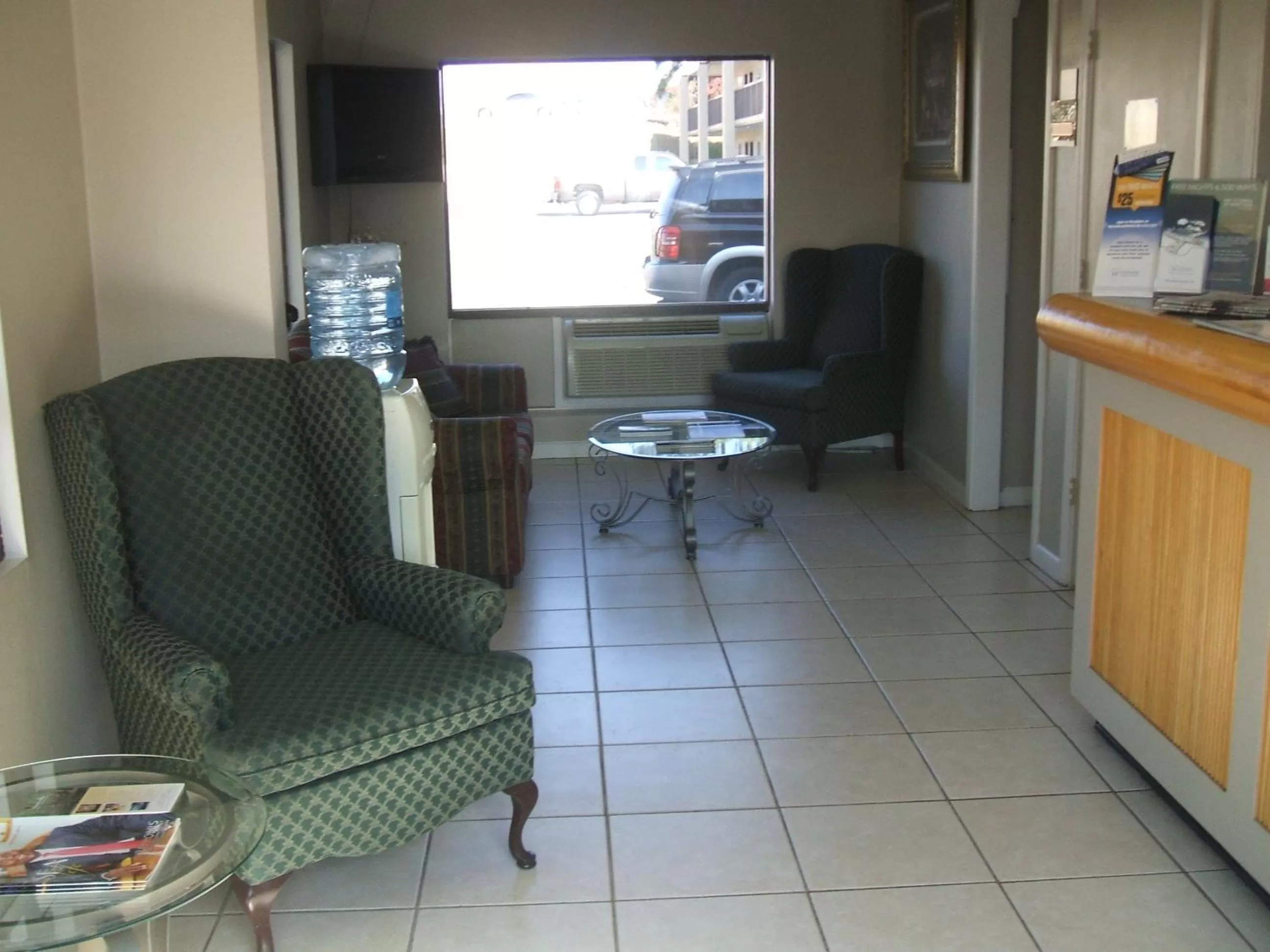 Seating area in Super 8 by Wyndham Monticello AR